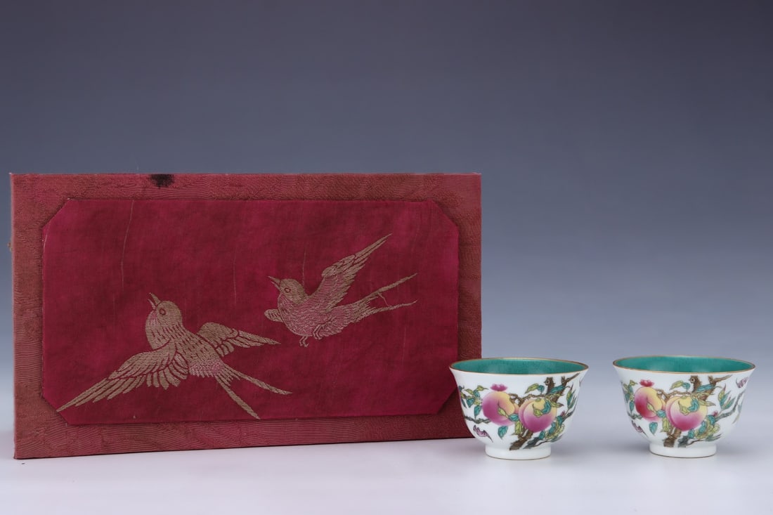 A pair of Exquisite Famille-Rose Peach Pattern Cups: A pair of Exquisite Famille-Rose Peach Pattern Cups,Qing Dynasty, China,Qianlong Six-character Mark,Size:1.9inx3in 一对粉彩桃纹杯,中国清
