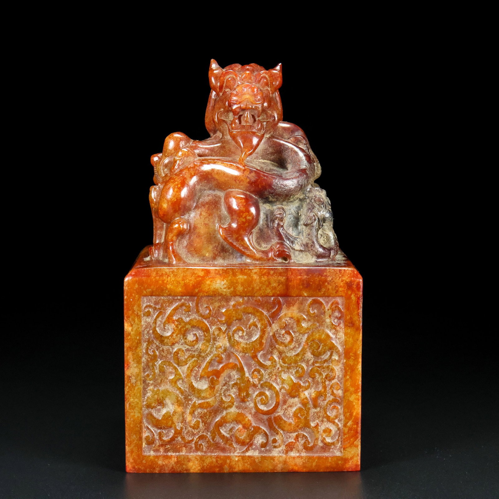 An Exquisite Hotan Jade Dragon Seal: An Exquisite Hotan Jade Dragon Seal,Qing Dynasty, China,Size:6.3inx3.1inx3.1in,Weight:1904g 和田玉龙印章,中国清代