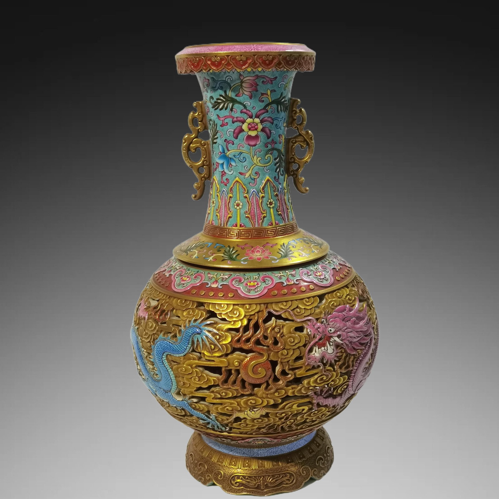 An Exquisite Enamel Gilt Dragon Pattern Vase: An Exquisite Enamel Gilt Dragon Pattern Vase,Qing Dynasty, China,Qianlong Six-character Mark,Size:12.2inx3.1inx7.9inx4.6in
