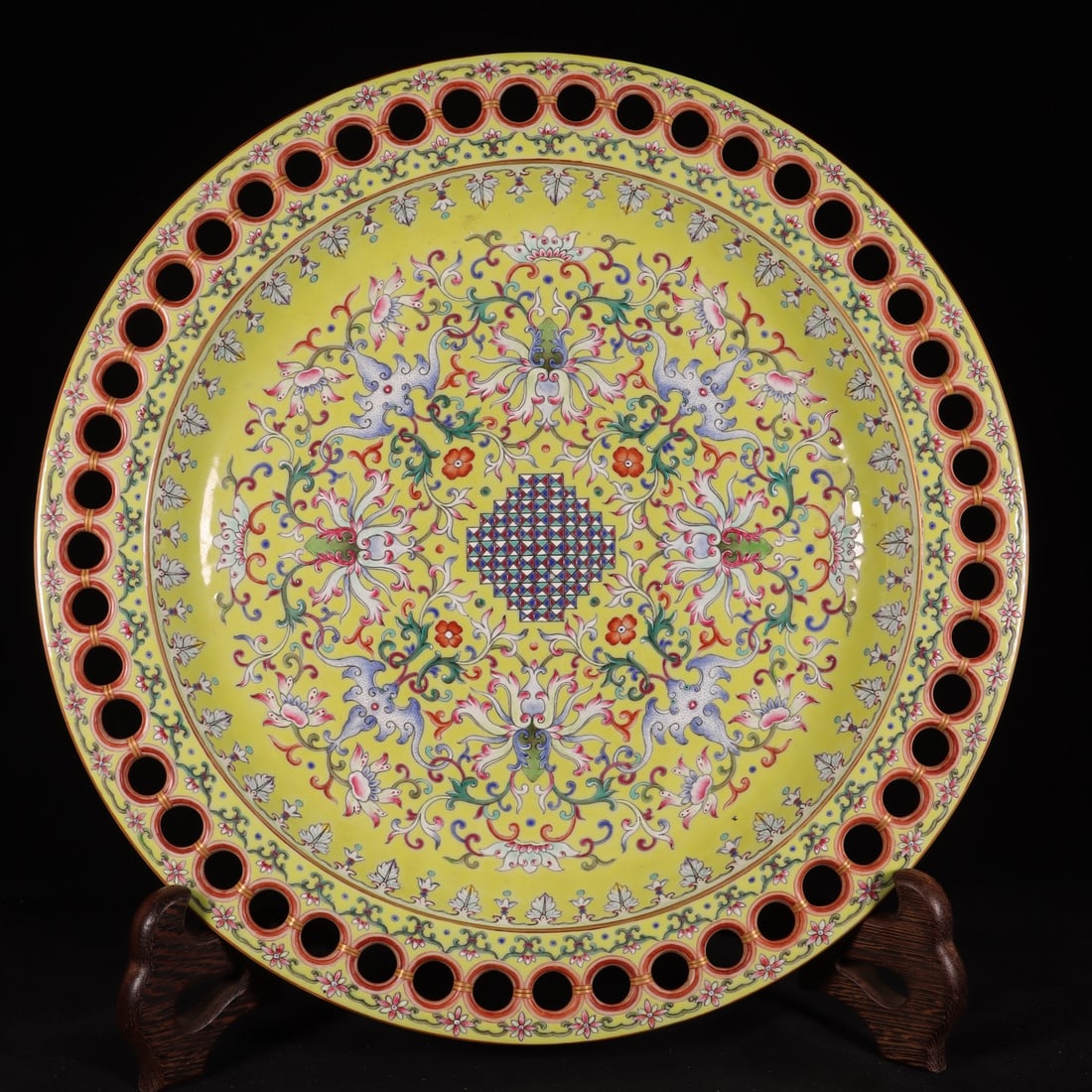An Exquisite Yellow Ground Famille-Rose Flower Pattern Plate: An Exquisite Yellow Ground Famille-Rose Flower Pattern Plate,Qing Dynasty, China,Qianlong Four-character Mark,Size:2.9inx15inx9.4in
