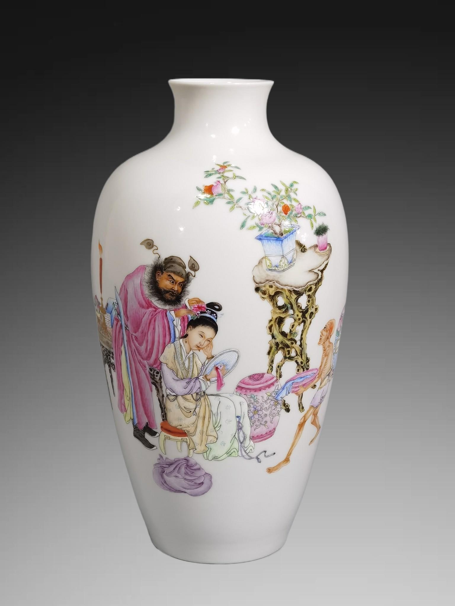 An Exquisite Famille-Rose Figures Pattern Vase: An Exquisite Famille-Rose Figures Pattern Vase,Qing Dynasty, China,Qianlong Four-character Mark,Size:9.2inx2inx5in 粉彩人物纹瓶,中国清代,