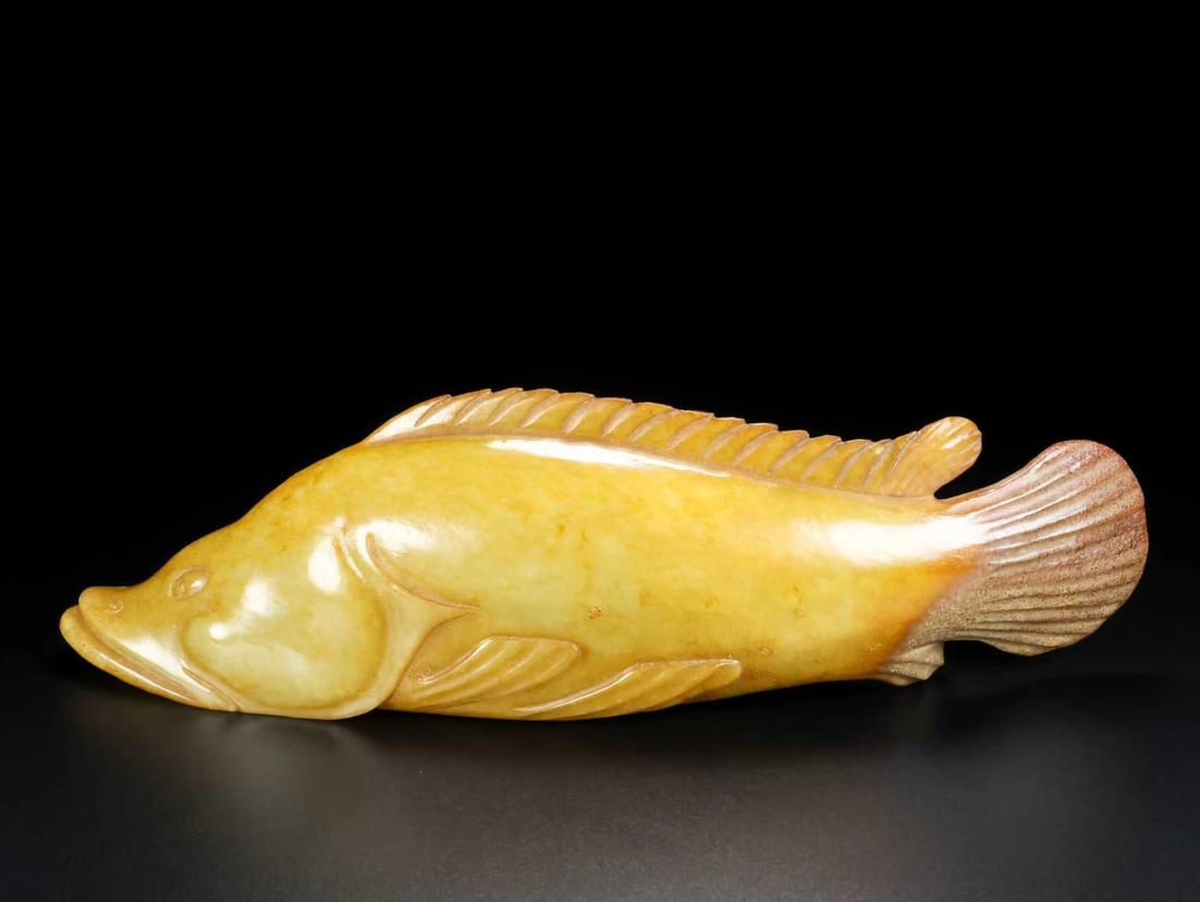 An Exquisite Hotan Jade Fish Ornament: An Exquisite Hotan Jade Fish Ornament,Han Dynasty, China,Size:9.8inx2inx3.1in,Weight:942.5g 和田玉鱼摆件,中国汉代