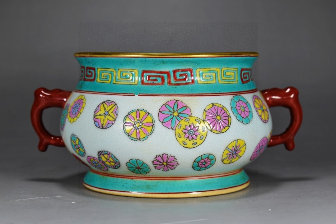 An Exquisite Enamel Gilt Ball Flower Pattern Double-Ears Censer: An Exquisite Enamel Gilt Ball Flower Pattern Double-Ears Censer,Qing Dynasty, China,Yongzheng Four-character Mark,Size:4.7inx7.1in 珐琅彩鎏金皮球花ń