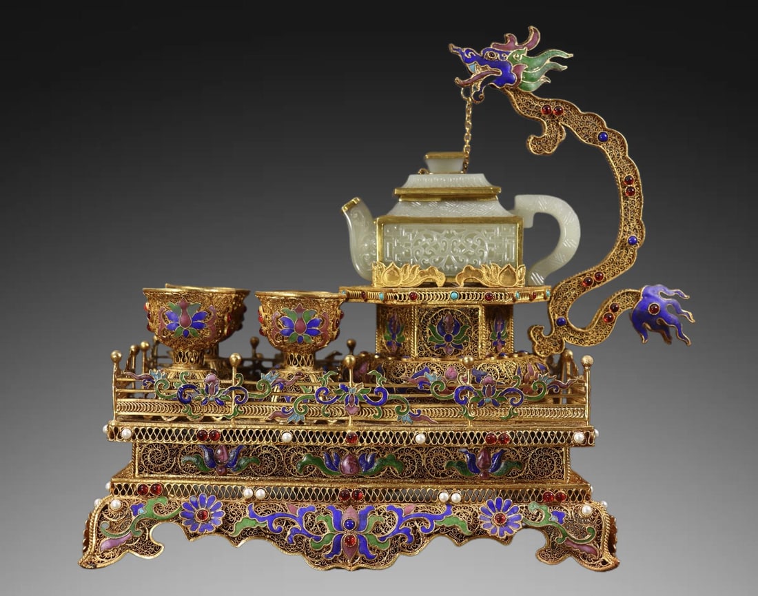 A Set of Exquisite Filigree Gilt Inlaid Hotan Jade Ewer: A Set of Exquisite Filigree Gilt Inlaid Hotan Jade Ewer,Qing Dynasty, China,Qianlong Four-character Mark,Size:11.2inx12.4inx7.5in,Weight:2430g 一套花丝鎏金镶&