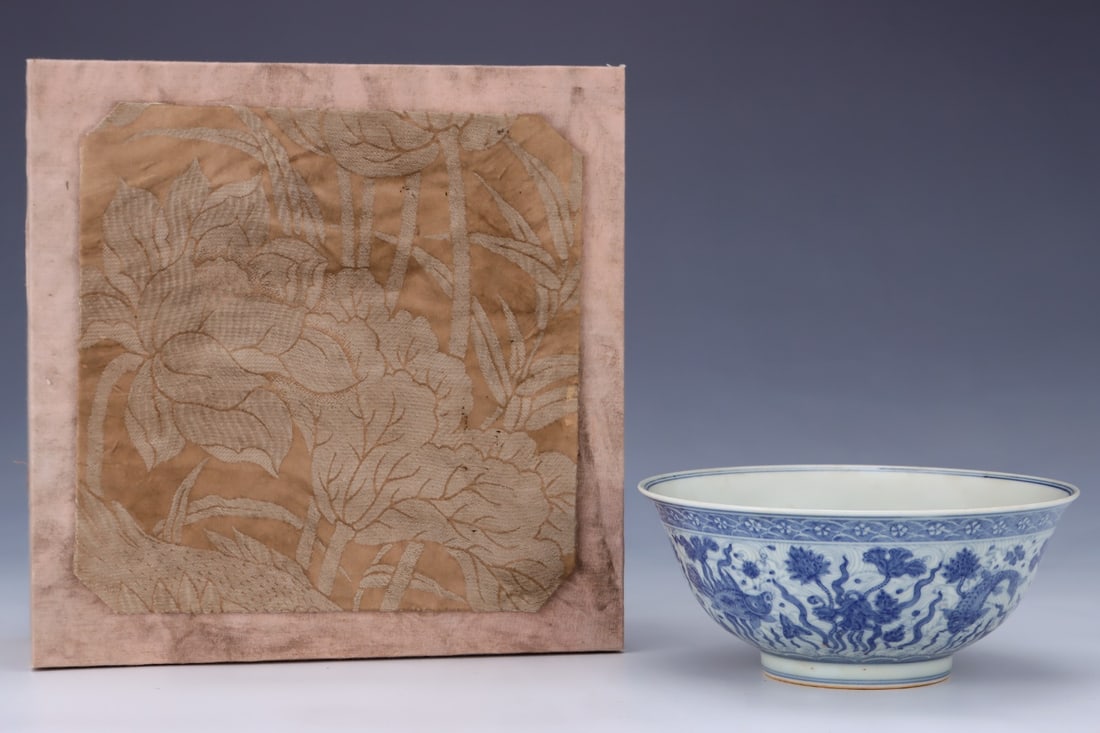 An Exquisite Blue and White Fish and Lotus Pattern Bowl: An Exquisite Blue and White Fish and Lotus Pattern Bowl,Ming Dynasty, China,Chenghua Six-character Mark,Size:3.1inx7.1in 青花鱼藻纹碗,中国明ߣ