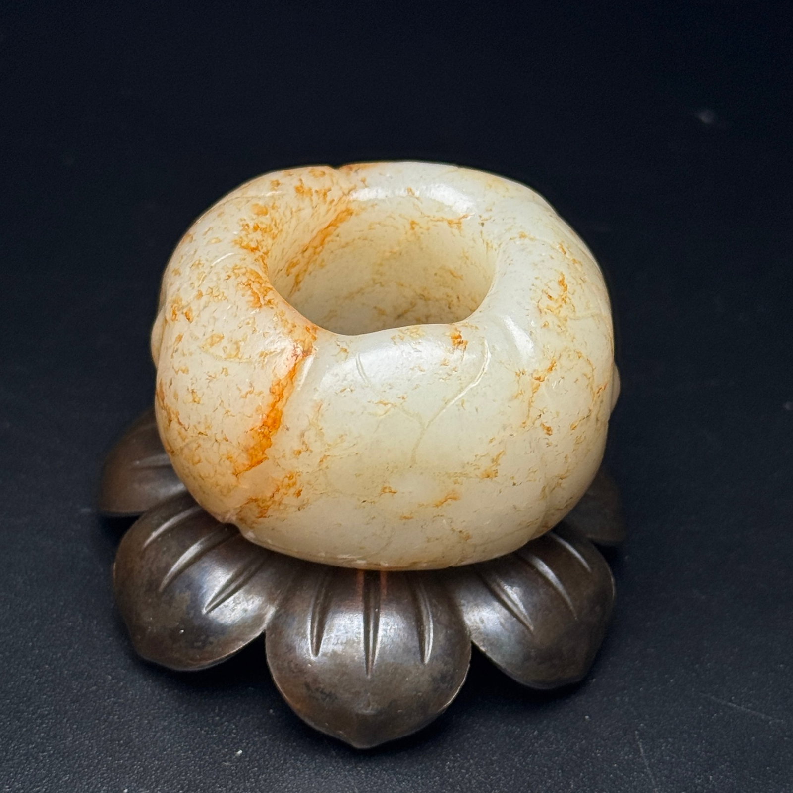 An Exquisite White Jade Thumb Ring: An Exquisite White Jade Thumb Ring,Qing Dynasty,China,Size:2inx1.8inx1.1in,Weight:111g 白玉扳指,中国清代