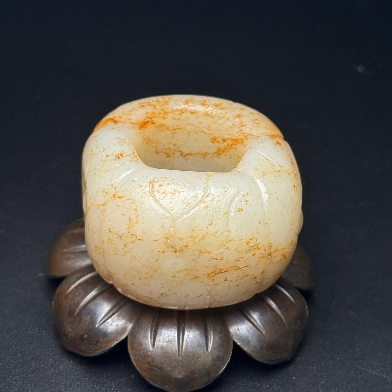An Exquisite White Jade Thumb Ring - 2