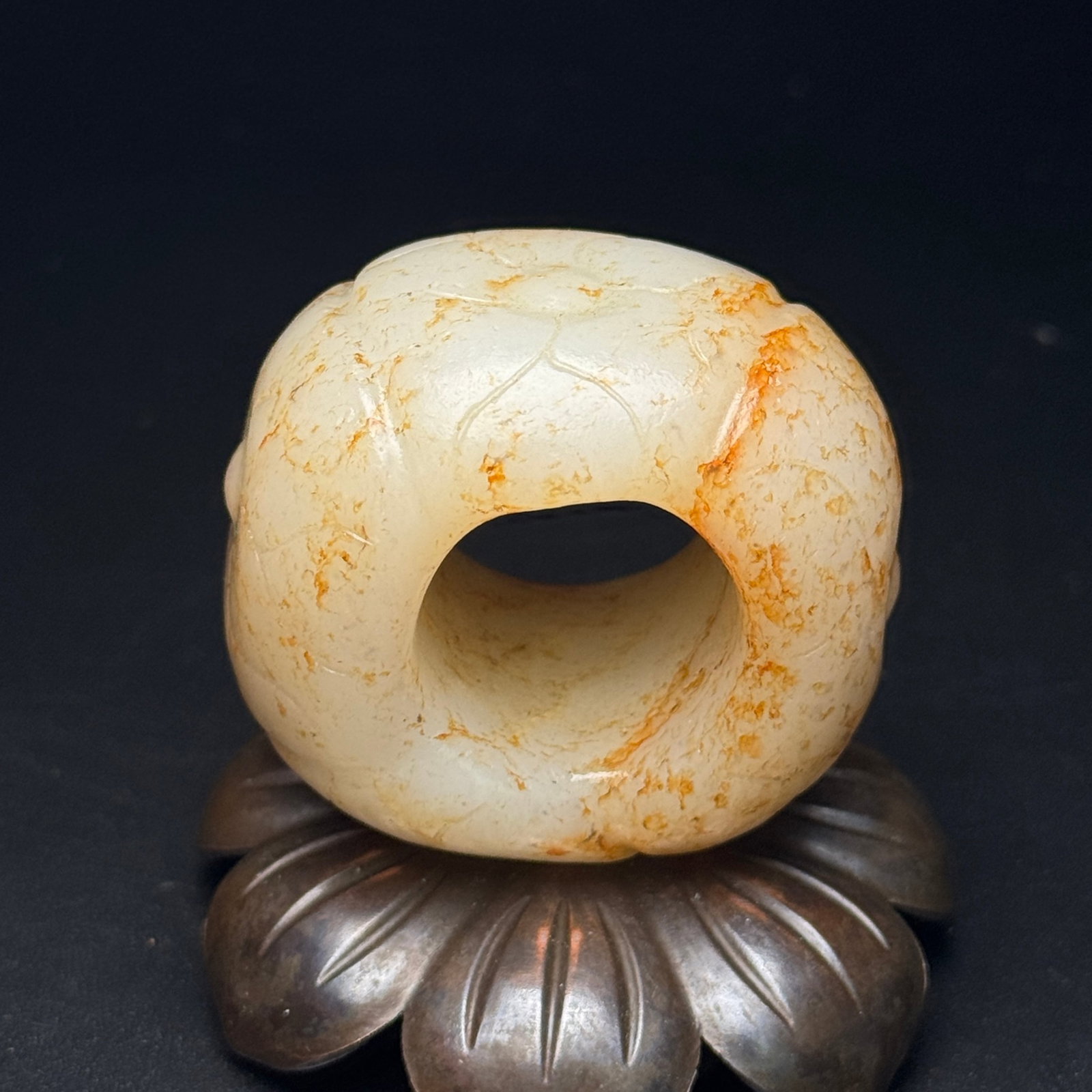 An Exquisite White Jade Thumb Ring - 4