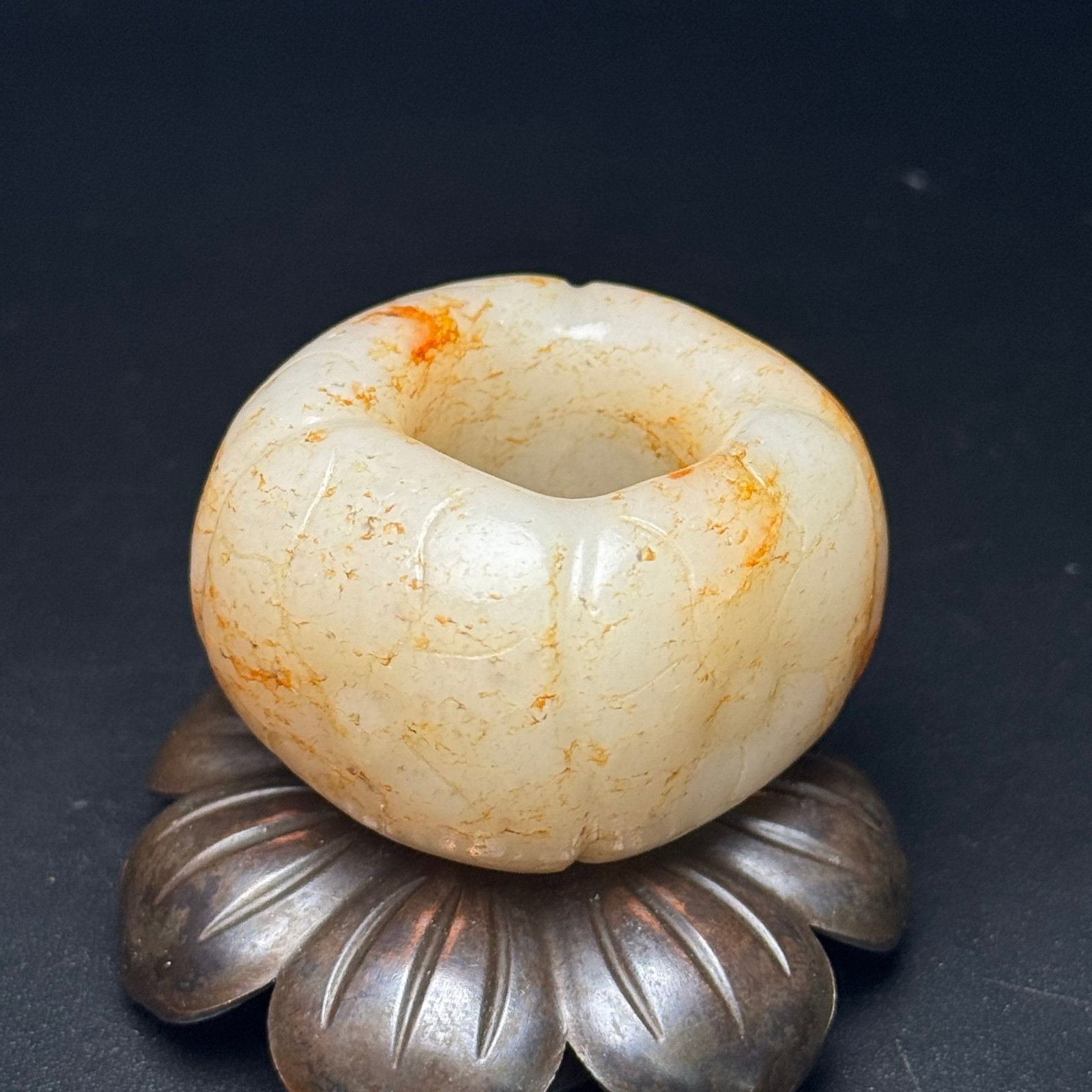An Exquisite White Jade Thumb Ring - 7
