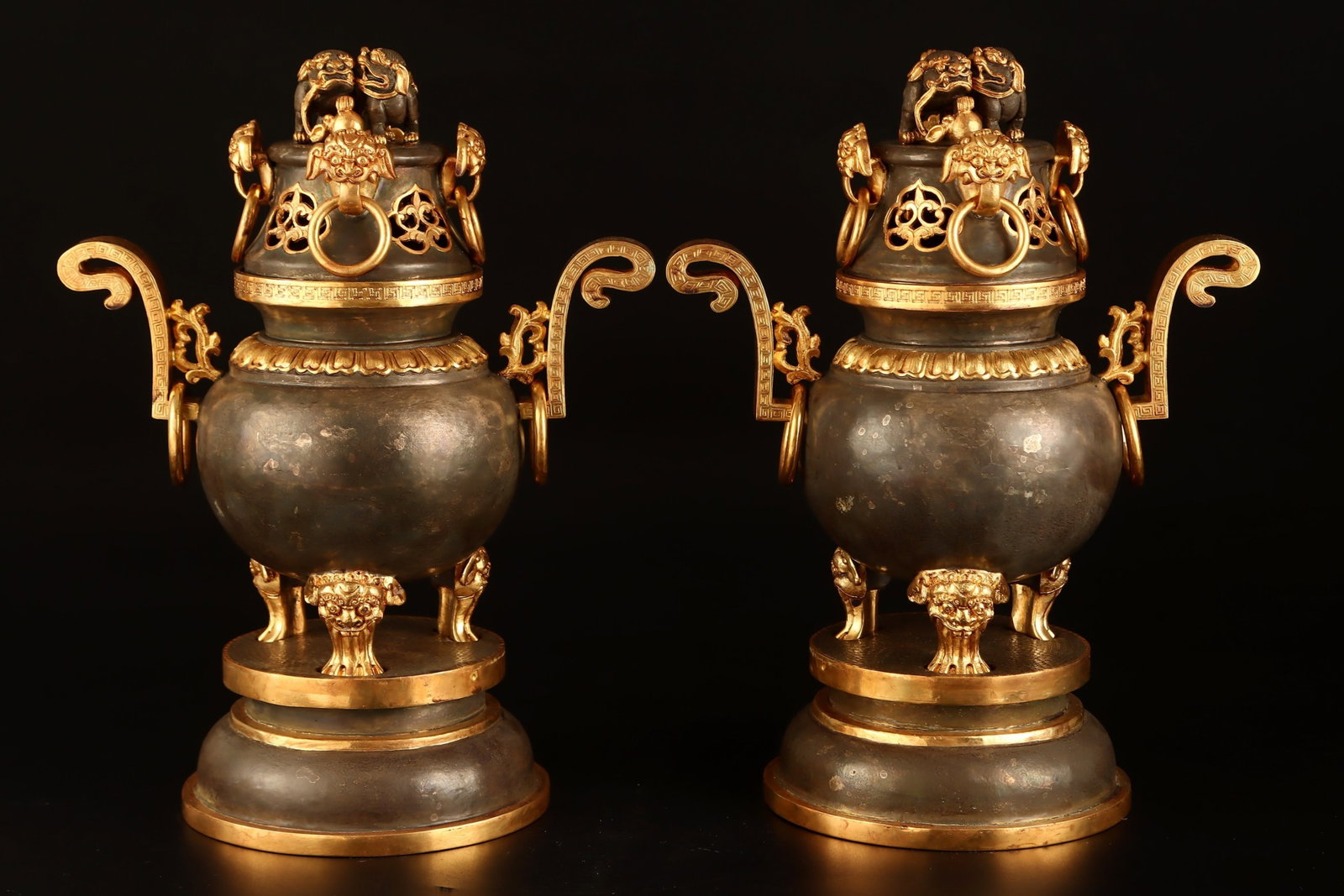 A Pair of Exquisite Gilt Lion Pattern Double-Ears and Tripod Censers: A Pair of Exquisite Gilt Lion Pattern Double-Ears and Tripod Censers,Qing Dynasty,China,Qianlong Four-character Mark,Size:12.8inx9.4inx5.1in,Weight:5700g 一对鎏金狮ड