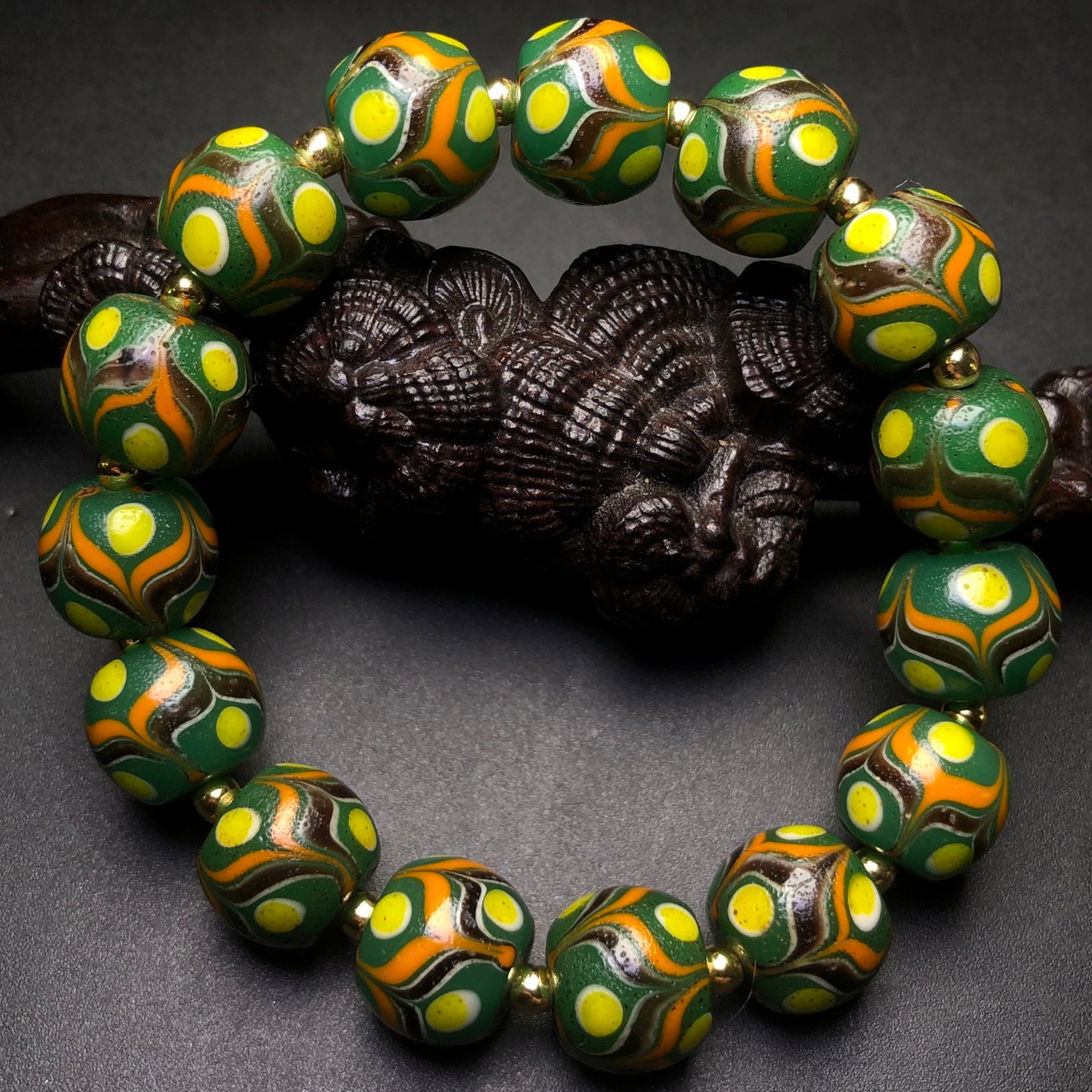 An Exquisite Glass Bracelet: An Exquisite Glass Bracelet,Size:0.6in*15 琉璃手串