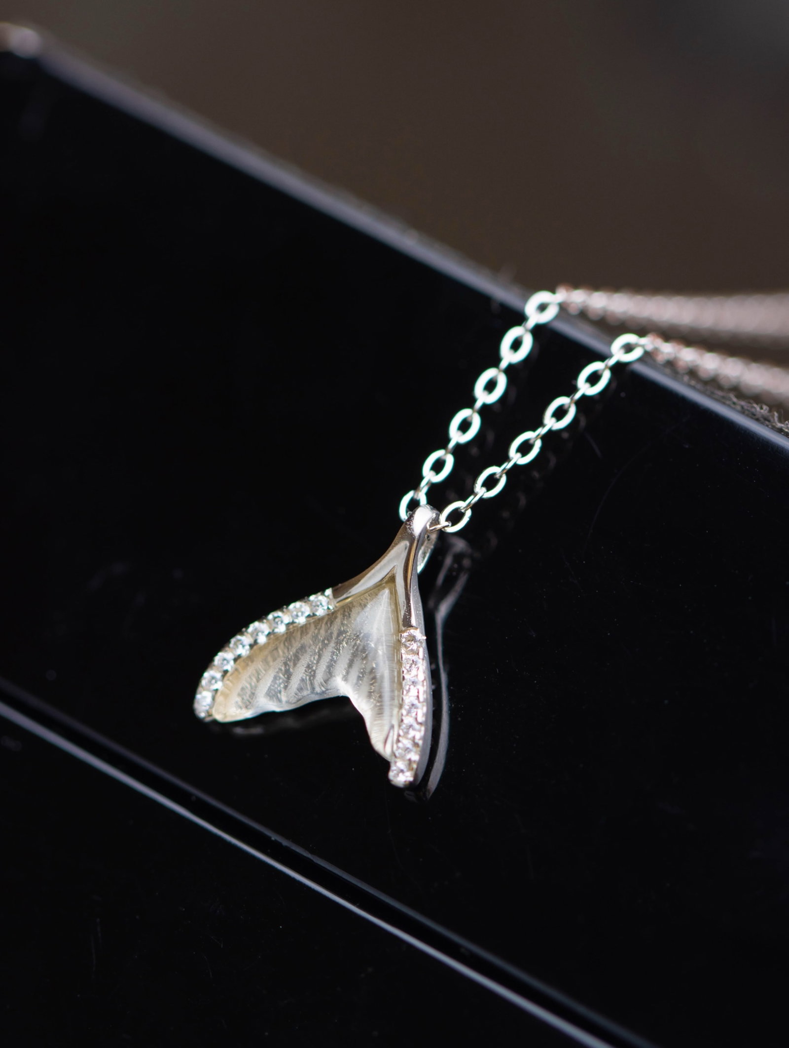 An Exquisite Sterling Silver Inlaid Crystal Pendant,Inlaid Diamond: An Exquisite Sterling Silver Inlaid Crystal Pendant,Inlaid Diamond 纯银镶水晶吊坠,嵌钻石
