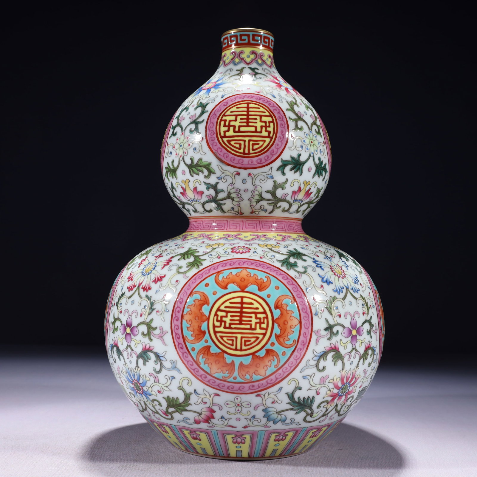 An Exquisite Famille-Rose Painted Gold Bats and Peach Pattern Gourd-Shaped Vase: An Exquisite Famille-Rose Painted Gold Bats and Peach Pattern Gourd-Shaped Vase,Qing Dynasty,China,Qianlong Six-character Mark,Size:7.1inx12.2in,Weight:1950g
