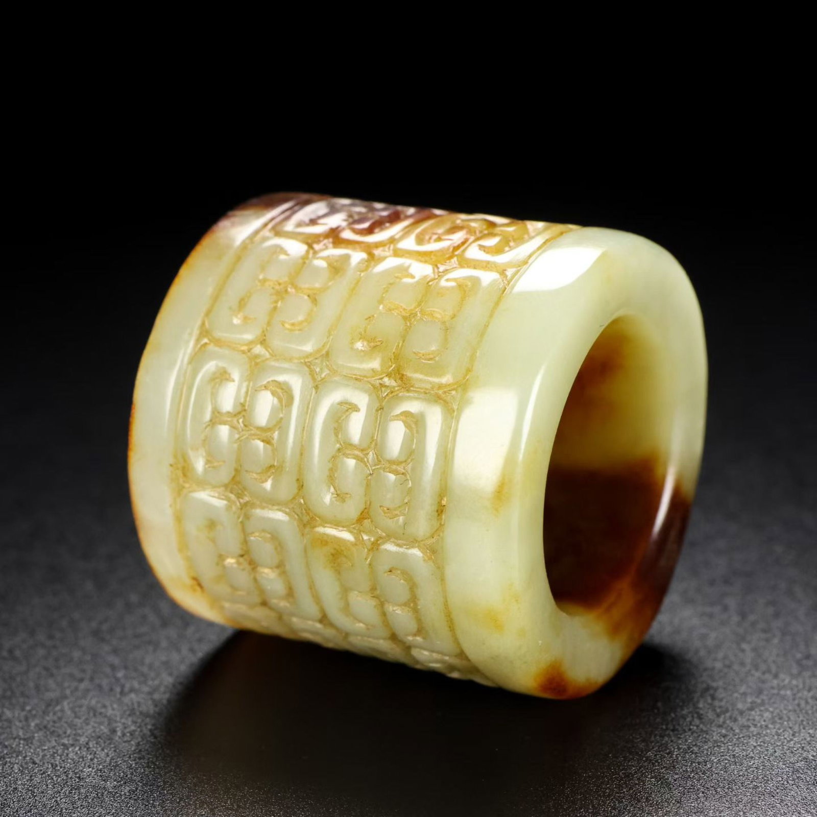 An Exquisite White Jade Auspicious Cloud Pattern Thumb Ring - 3