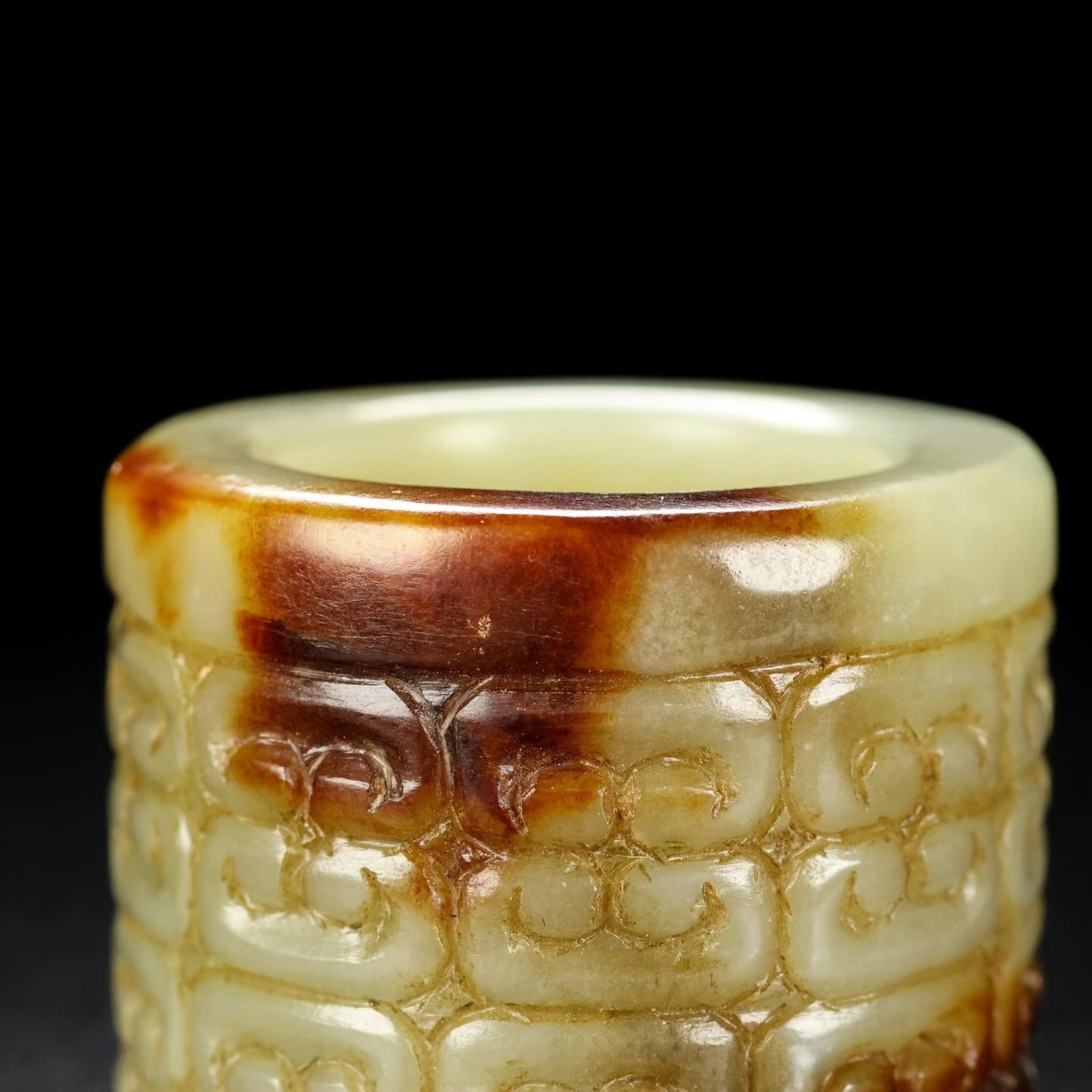 An Exquisite White Jade Auspicious Cloud Pattern Thumb Ring - 4