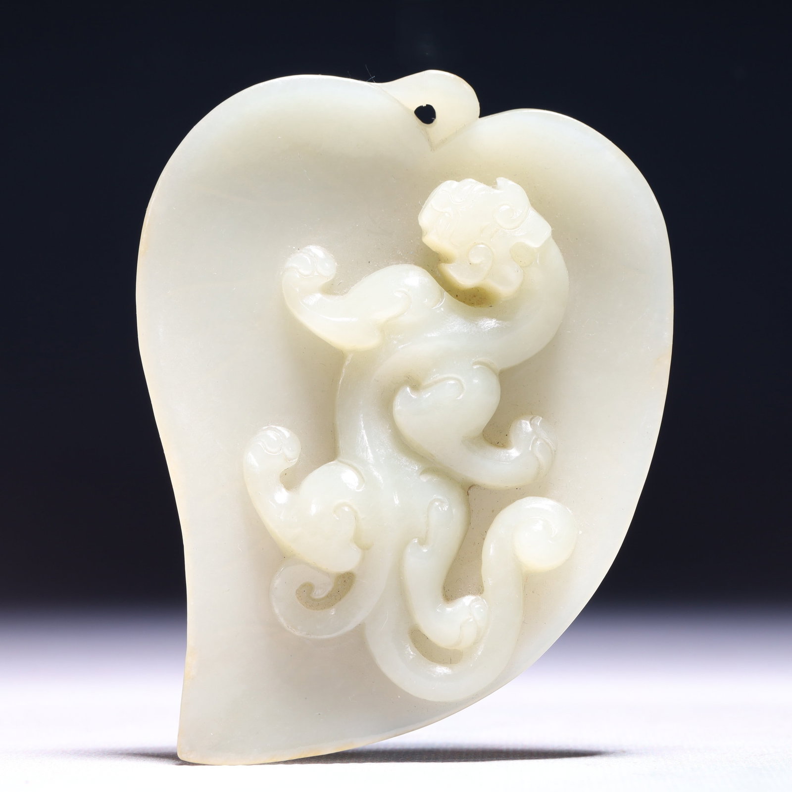 An Exquisite White Jade Chi-Dragon Pattern Pendant: An Exquisite White Jade Chi-Dragon Pattern Pendant,Qing Dynasty,China,Size:3inx3.9in,Weight:117g 白玉螭龙纹挂件,中国清代