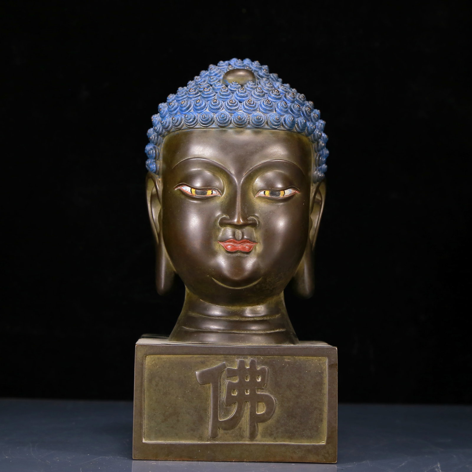 A Solemn Bronze Statue of Sakyamuni Seal: A Solemn Bronze Statue of Sakyamuni Seal,Qing Dynasty, China,Size:5.1inx11in,Weight:3775g 铜释迦摩尼像印章，清代