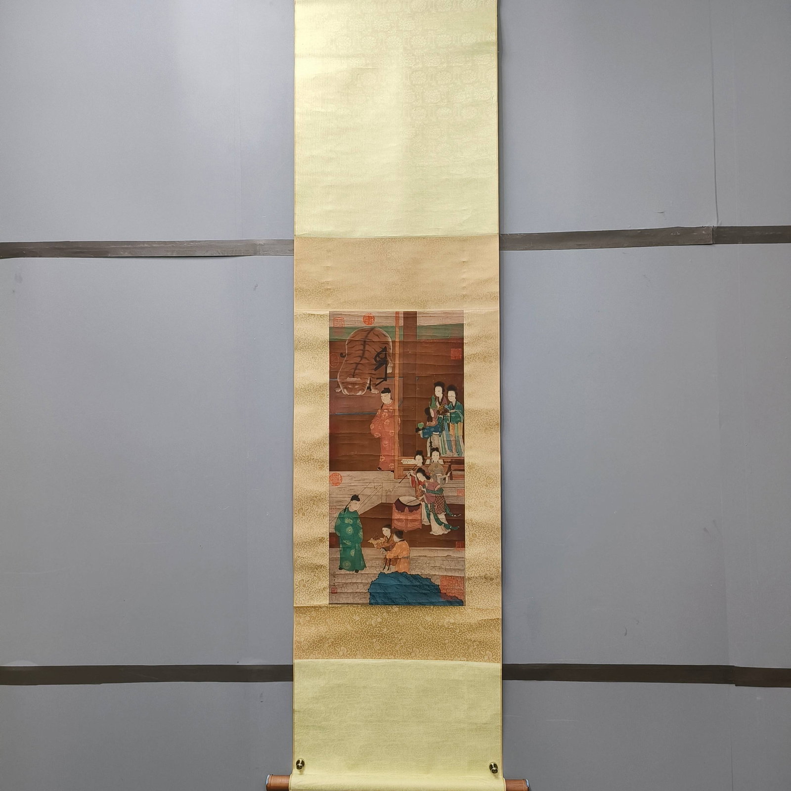 A Chinese Vertical Scroll Ink Painting of Character and Story on Paper: A Chinese Vertical Scroll Ink Painting of Character and Story on Paper,Gu Minzhong,Size:26.8inx12.2in 一幅中国水墨人物故事画立&#