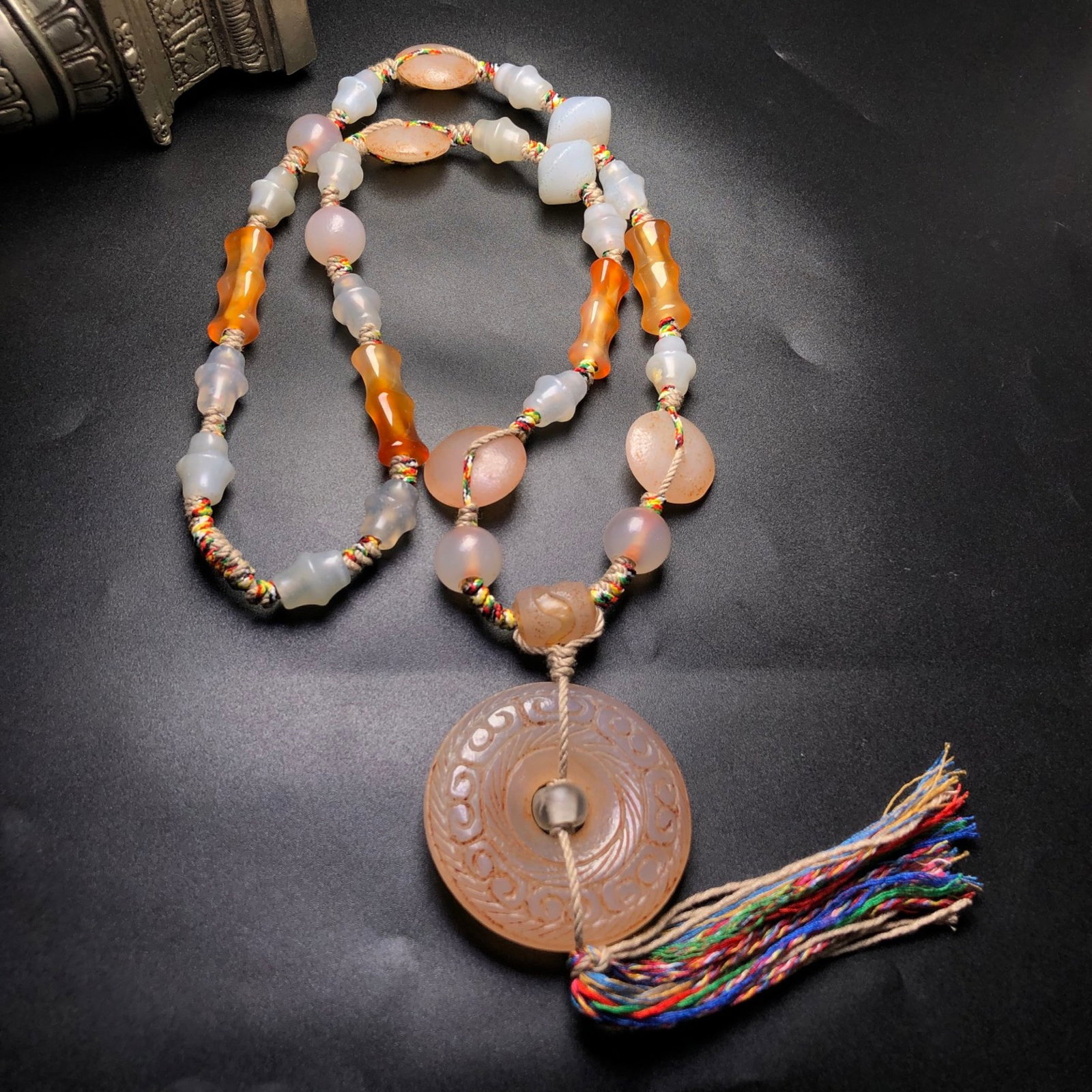 A Precious Agate Necklace - 5