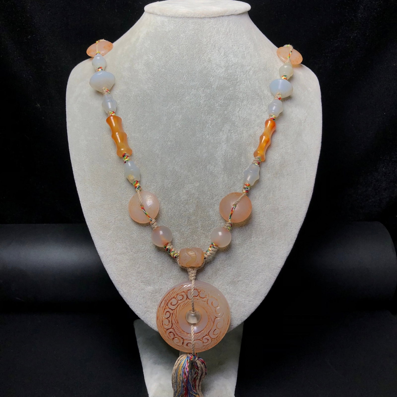 A Precious Agate Necklace - 9