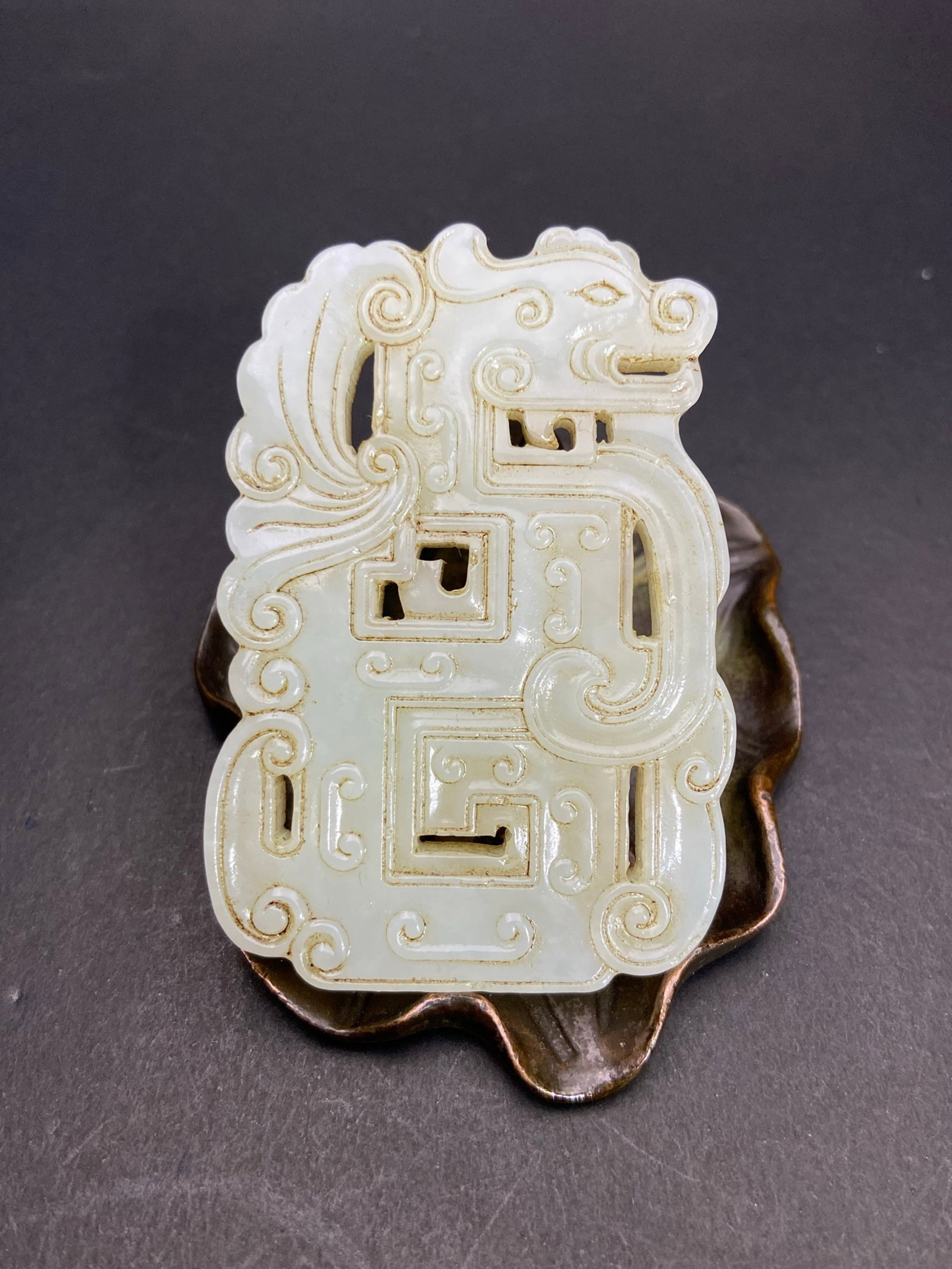 An Exquisite White Jade Dragon Pendant: An Exquisite White Jade Dragon Pendant,Qing Dynasty,China,Size:2.5inx1.8inx0.3in,Weight:42g 白玉龙挂件,中国清代