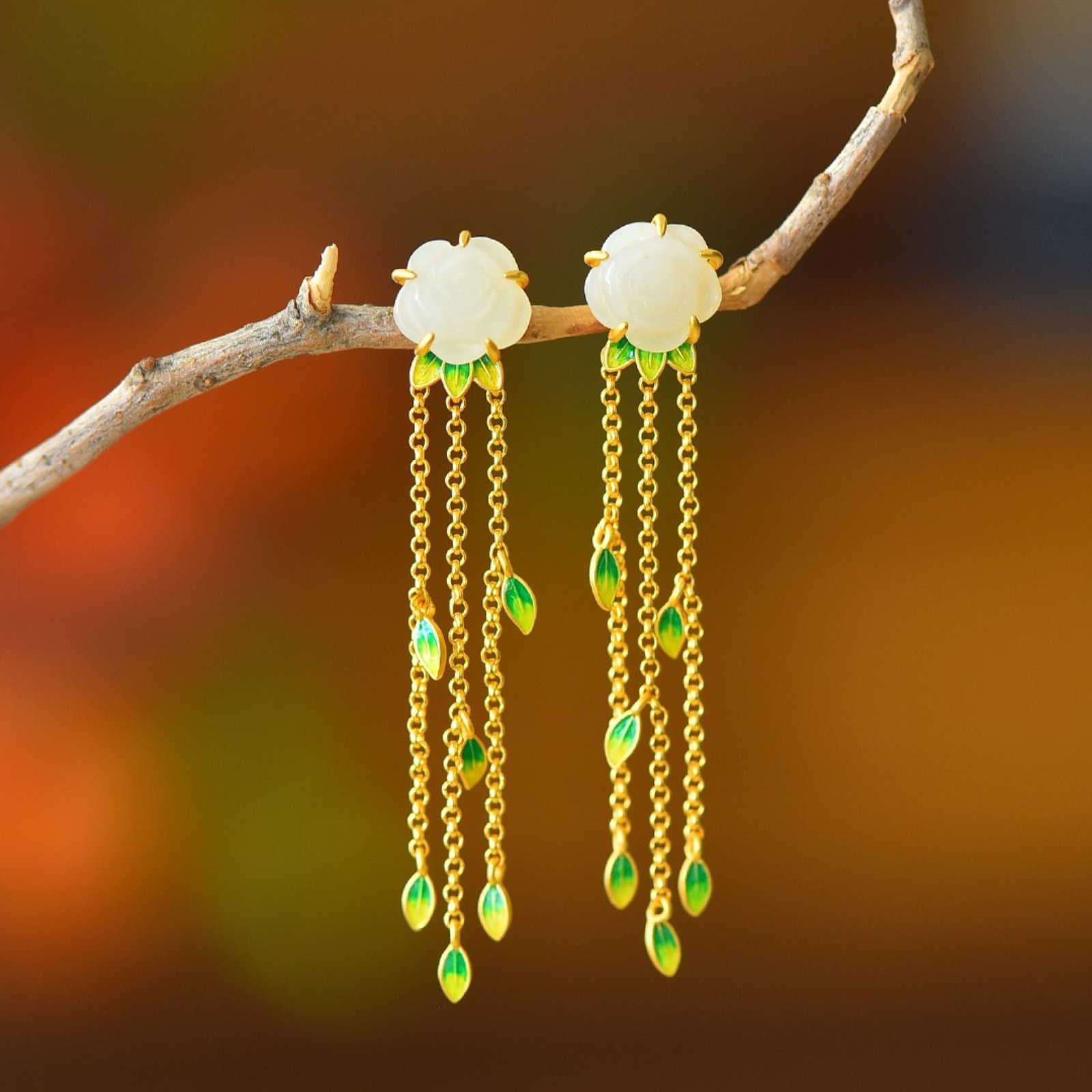 A Pair of Exquisite Sterling Silver-Gold Plated Inlaid White Jade Enamel Earrings: A Pair of Exquisite Sterling Silver-Gold Plated Inlaid White Jade Enamel Earrings,Size:0.4inx0.4in 一对纯银镀金镶白玉珐琅耳Ĩ
