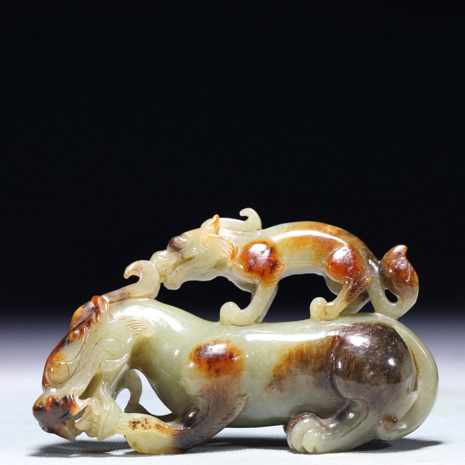 An Exquisite Yellow Jade Unicorn Ornament: An Exquisite Yellow Jade Unicorn Ornament,Qing Dynasty,China,Size:4.5inx1.4inx3.1in,Weight:250g 黄玉独角兽摆件,中国清代