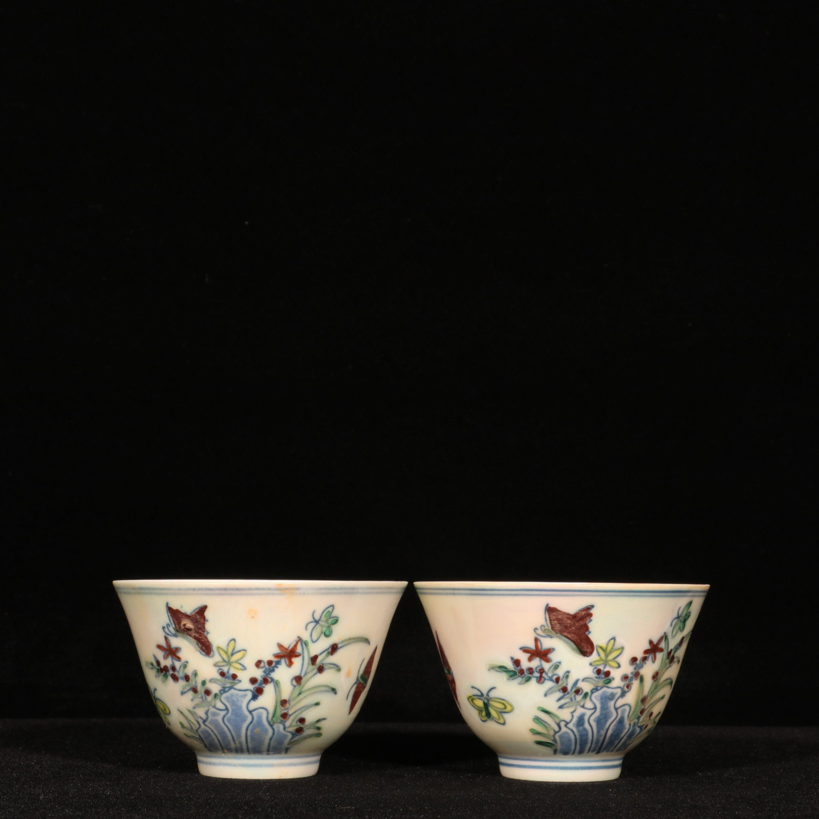 A Pair of Exquisite Doucai Flower and Butterfly Pattern Cups: A Pair of Exquisite Doucai Flower and Butterfly Pattern Cups,Ming Dynasty,China,Chenghua Six-character Mark,Size:1.8inx2.8in 一对斗彩花卉蝴蝶纹