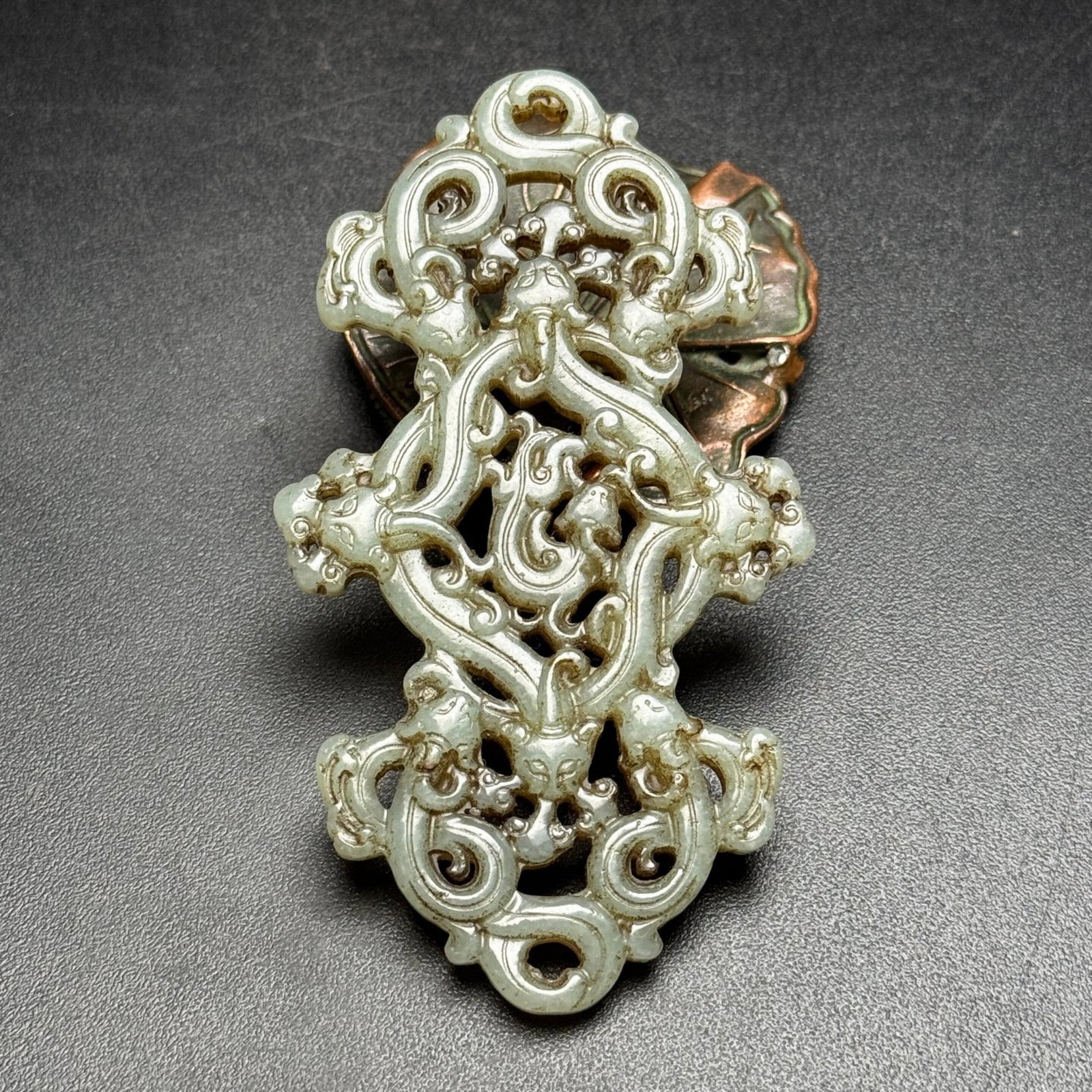 An Exquisite White Jade Dragon Pattern Pendant: An Exquisite White Jade Dragon Pattern Pendant,Qing Dynasty,China,Size:3.5inx2inx0.2in,Weight:32g 白玉龙纹佩,中国清代