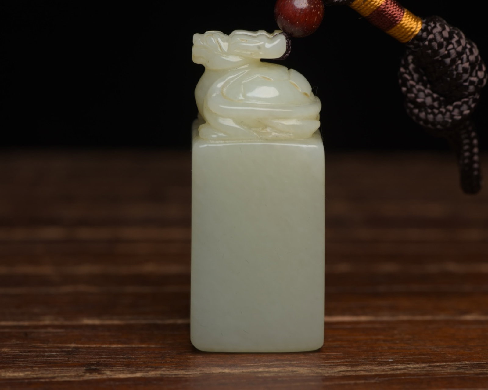 An Exquisite White Jade Beast Seal: An Exquisite White Jade Beast Seal,Qing Dynasty,China,Size:2.1inx0.9inx0.9in,Weight:68g 白玉兽印章,中国清代