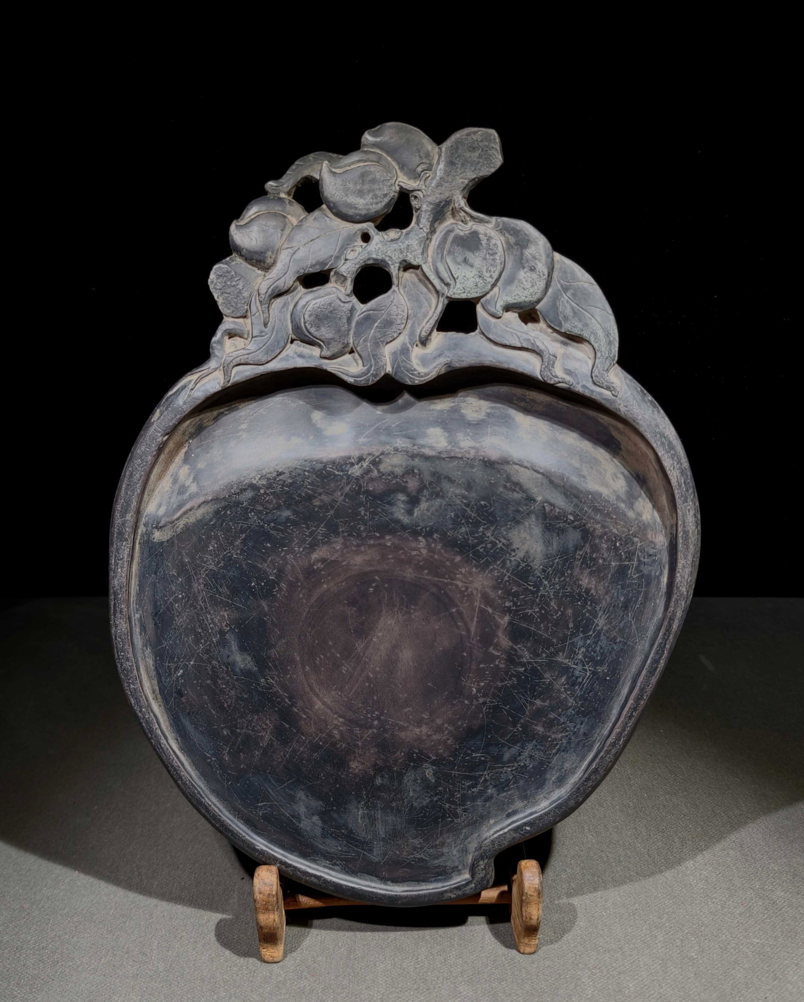 A Rare Peach Pattern Peach-Shaped Inkstone,With Poem: A Rare Peach Pattern Peach-Shaped Inkstone,With Poem,Qing Dynasty, China,Shi Runzhang Mark,Size:(Inkstone)13inx9.8inx1.4in
