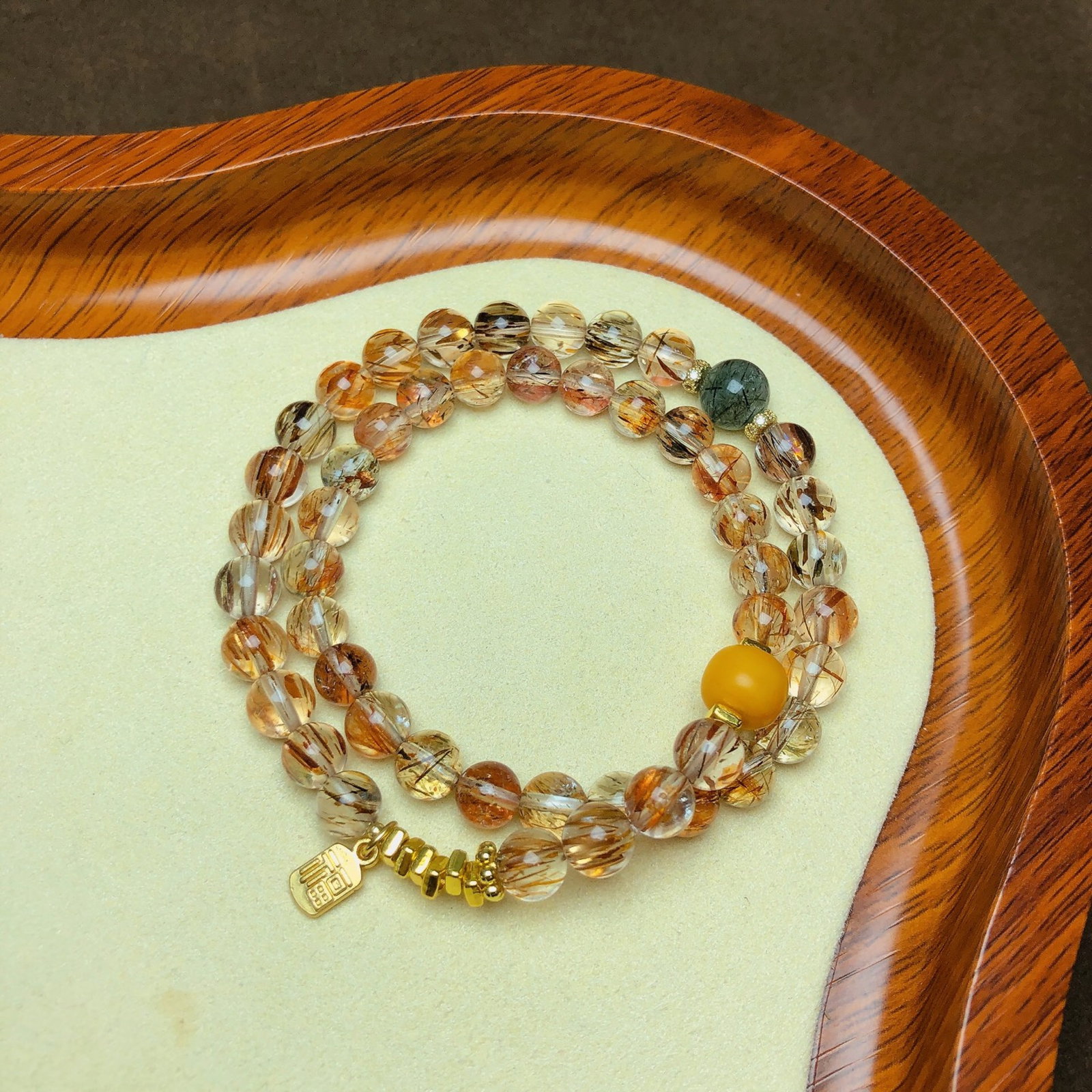 An Exquisite Crystal Bracelet: An Exquisite Crystal Bracelet,Size:0.3in,0.3in,Weight:27.7g 水晶手串