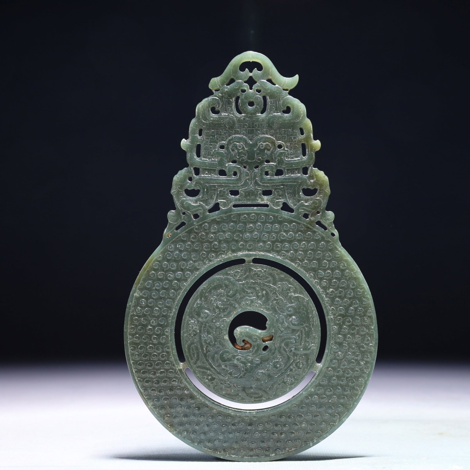 An Exquisite Jasper Dragon Pattern Pendant: An Exquisite Jasper Dragon Pattern Pendant,Qing Dynasty,China,Size:4.1inx6.7in,Weight:155.3g 碧玉龙纹挂件,中国清代