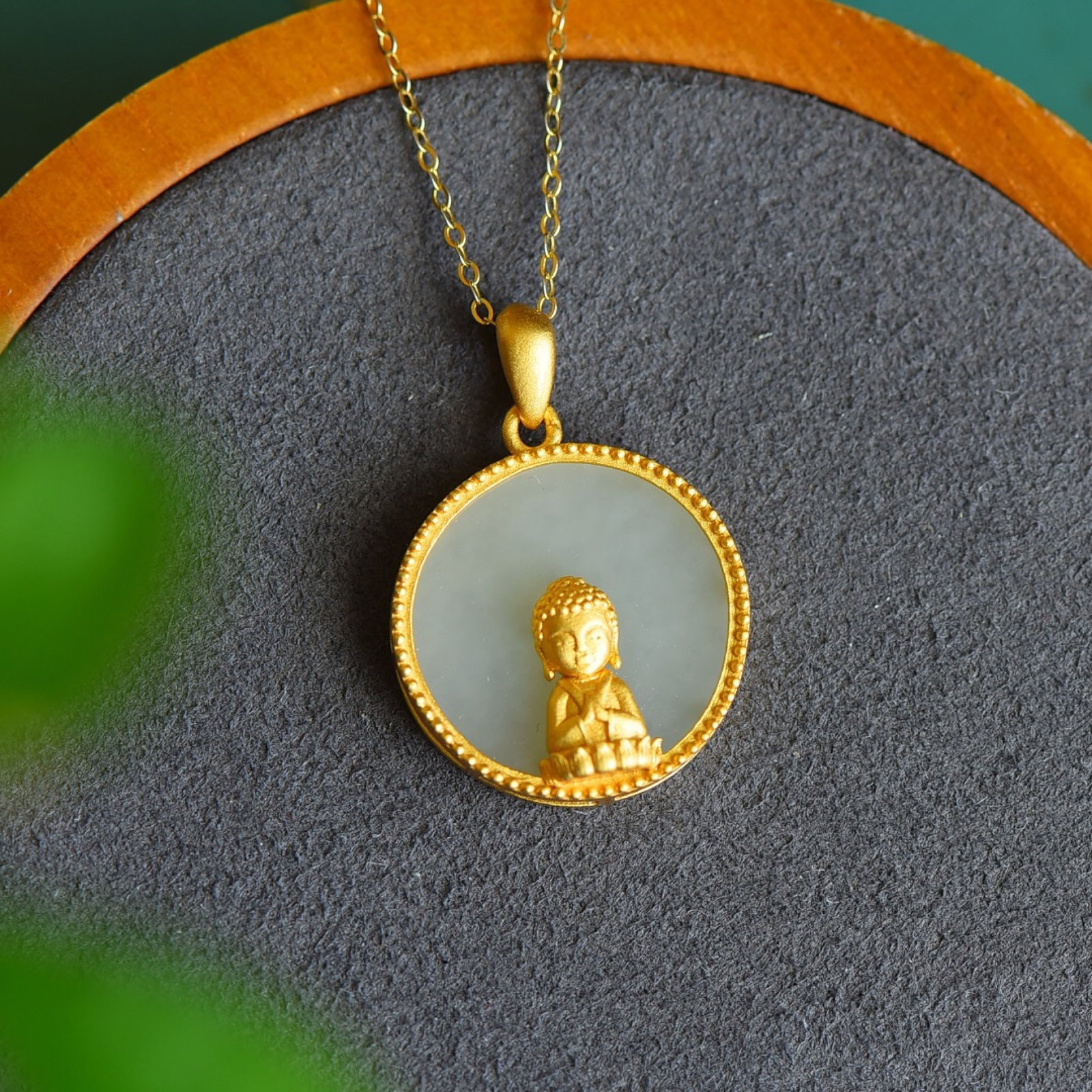 An Exquisite Sterling Silver-Gold Plated Inlaid White Jade Pendant: An Exquisite Sterling Silver-Gold Plated Inlaid White Jade Pendant,Size:0.7inx0.7in 纯银镀金镶白玉吊坠