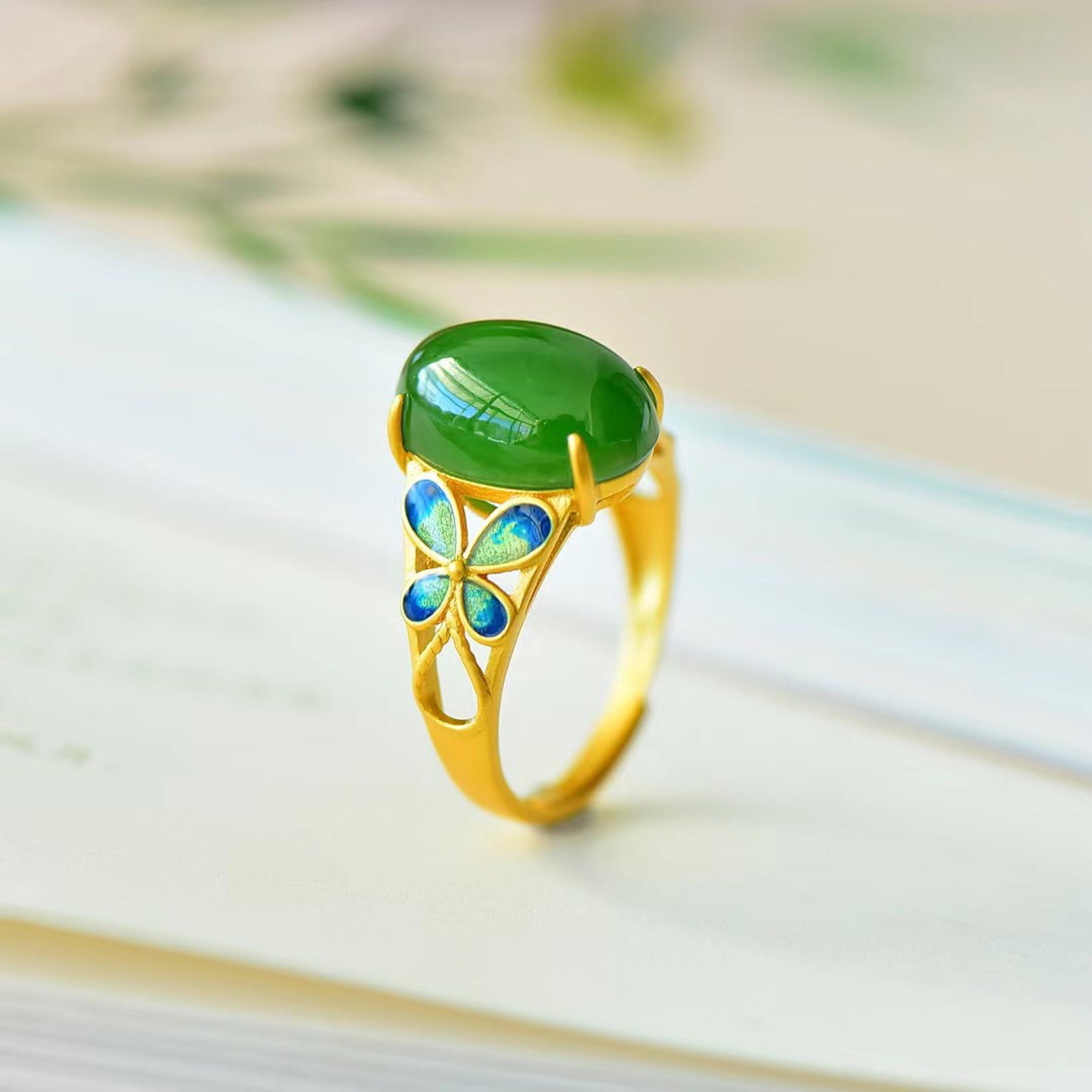An Exquisite Sterling Silver-Gold Plated Inlaid Jasper Ring: An Exquisite Sterling Silver-Gold Plated Inlaid Jasper Ring 纯银镀金镶碧玉戒指