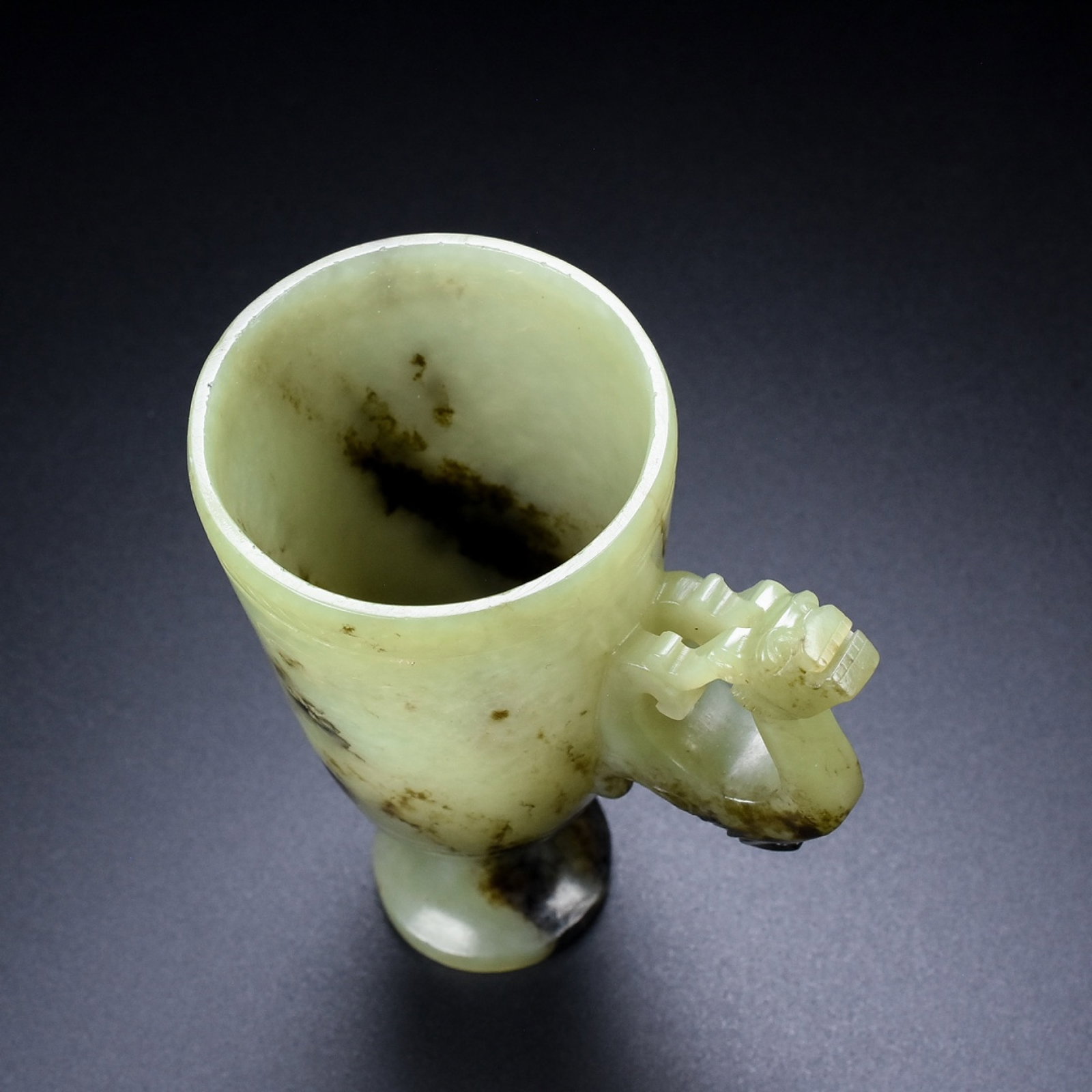 An Archaic Gaogu yu Dragon Pattern Cup - 9