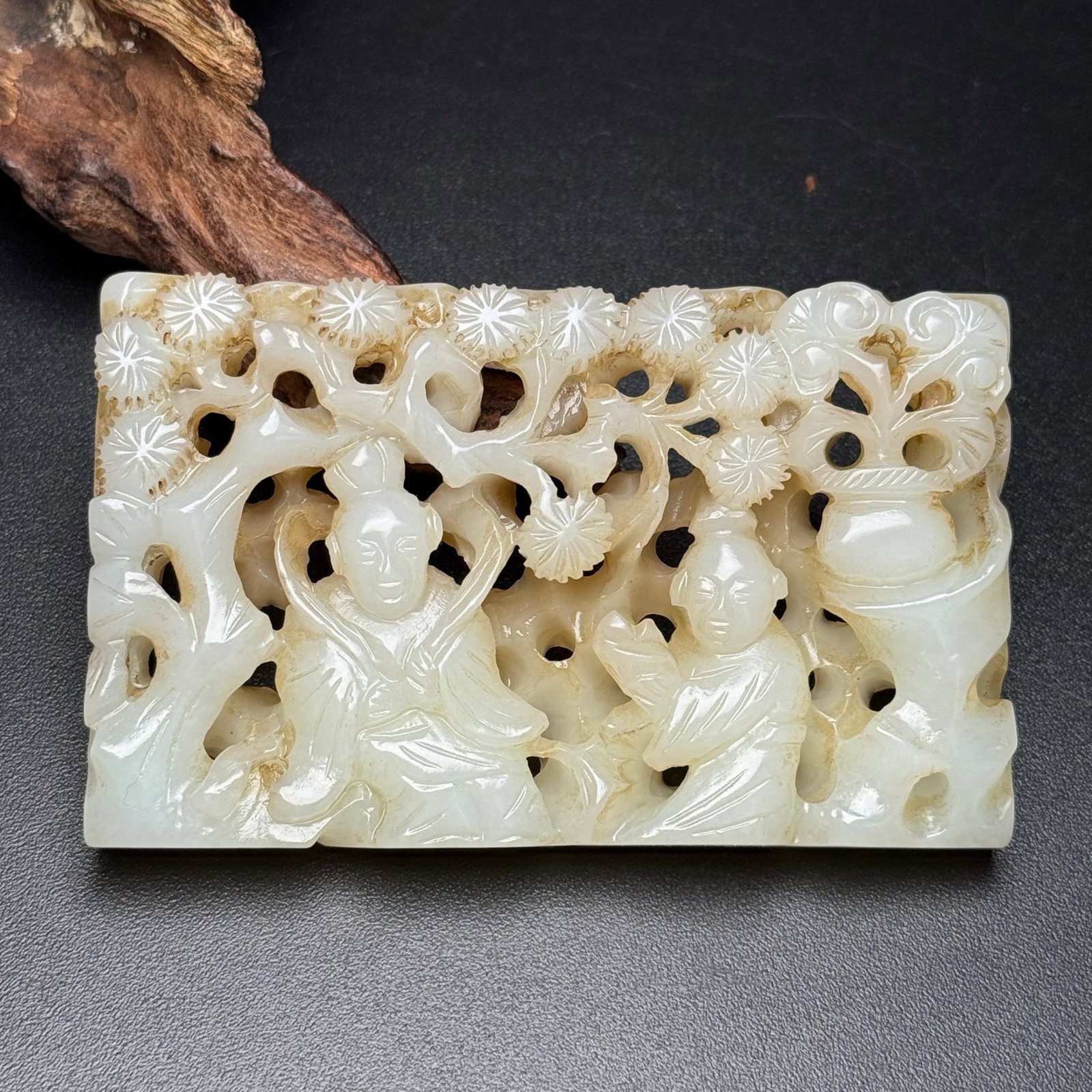 An Exquisite White Jade Character and Story Pattern Pendant: An Exquisite White Jade Character and Story Pattern Pendant,Qing Dynasty,China,Size:3.3inx2inx0.4in,Weight:90g