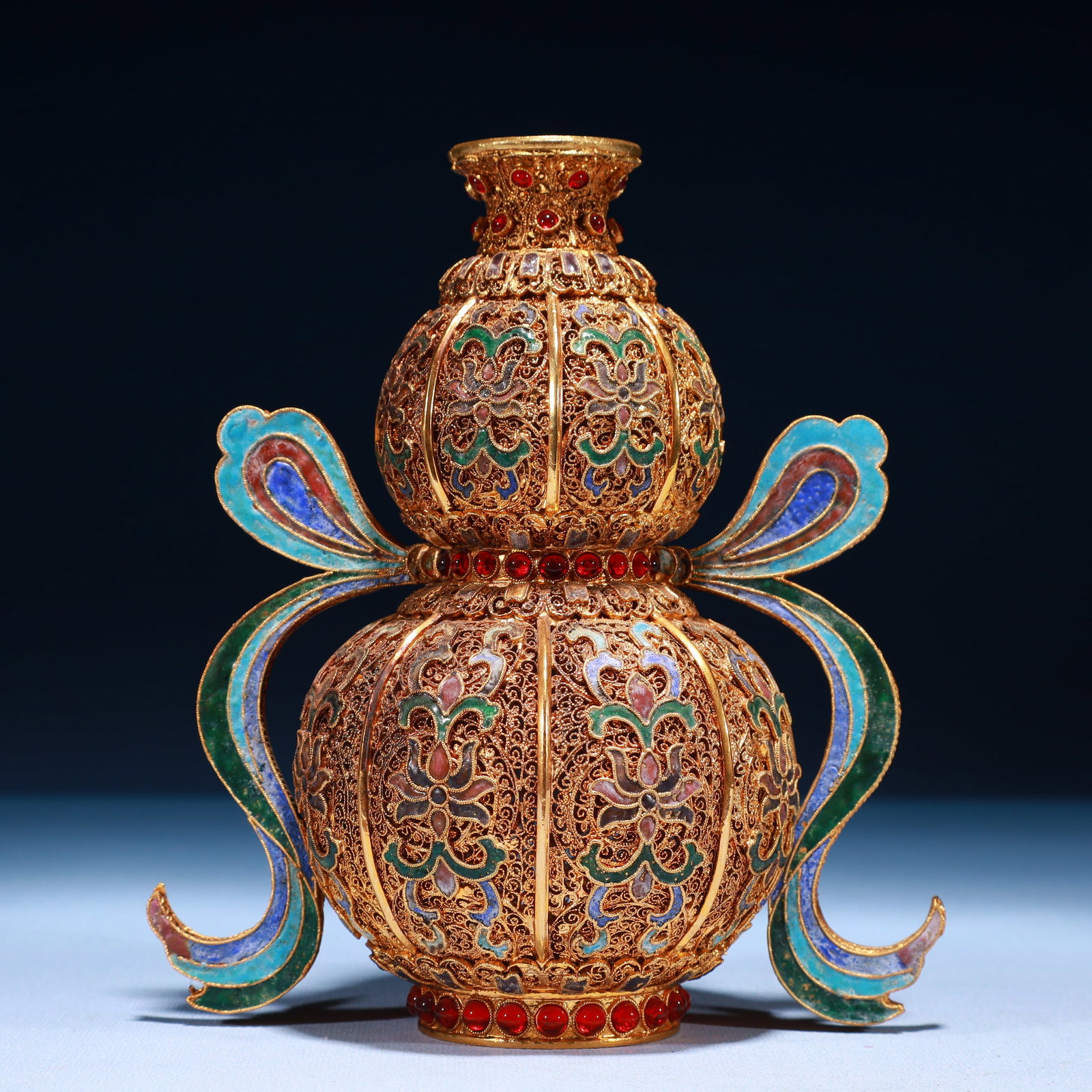 An Exquisite Filigree and Gilding Lotus Pattern Double-Ears Gourd-Shaped Vase,Inlaid Gems: An Exquisite Filigree and Gilding Lotus Pattern Double-Ears Gourd-Shaped Vase,Inlaid Gems,Qing Dynasty,China,Qianlong Four-character Mark,Size:6.7inx3.9inx7.5in,Weight:600g 掐丝鎏