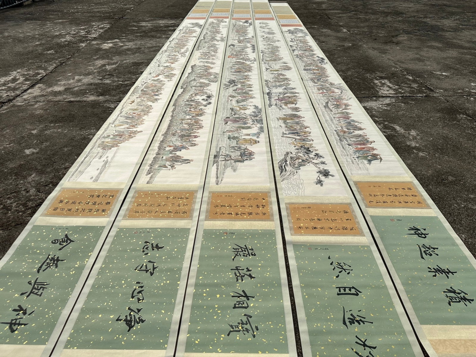 A Set of Chinese Hand Scroll Ink Painting of Character and Story on Paper: A Set of Chinese Hand Scroll Ink Painting of Character and Story on Paper,Fu Baoshi,Size:(entirety)551.2inx21.7in,(Without frame)275.6inx19.7in 一套中国水墨人