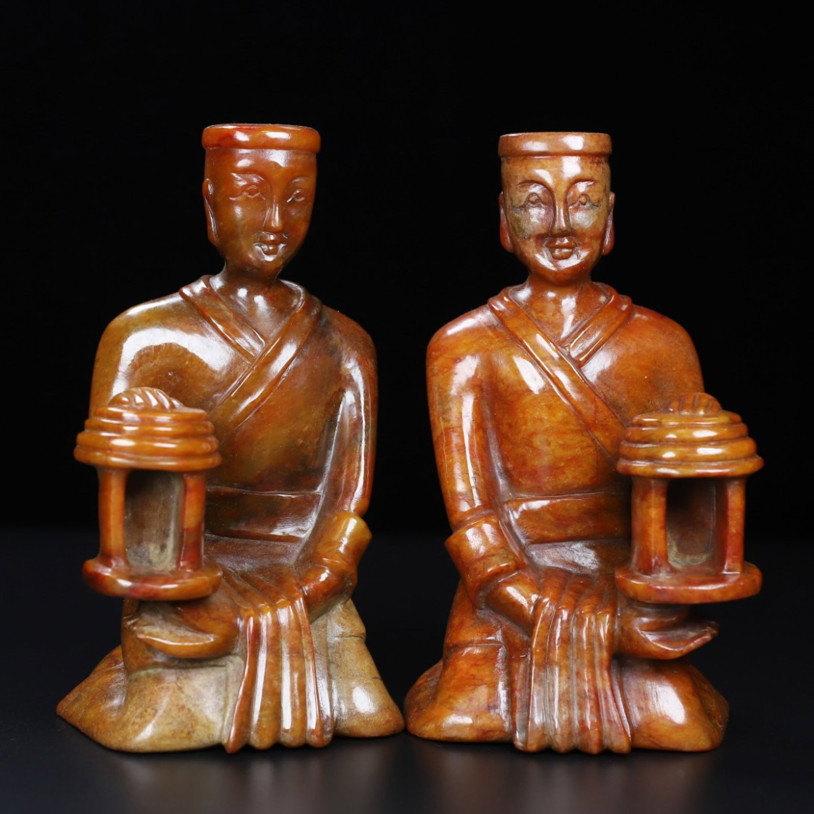 A Pair of Exquisite Archaic Jade Figure Palace Lanterns: A Pair of Exquisite Archaic Jade Figure Palace Lanterns,Ancient Time,China,Size:6.3inx3inx3.5in,Weight:1.903kg 一对高古玉人物宫灯,中国