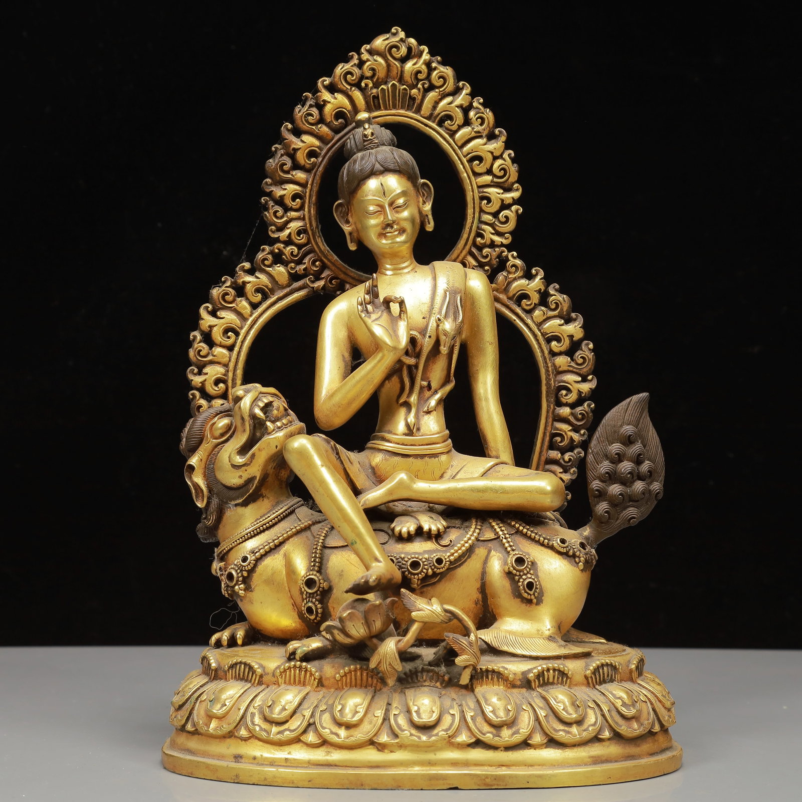 A Solemn Gilt Bronze Statue of Bodhisattva: A Solemn Gilt Bronze Statue of Bodhisattva,Qing Dynasty, China,Size:7.5inx4.7inx11.4in,Weight:3150g 铜鎏金菩萨像,中国清代