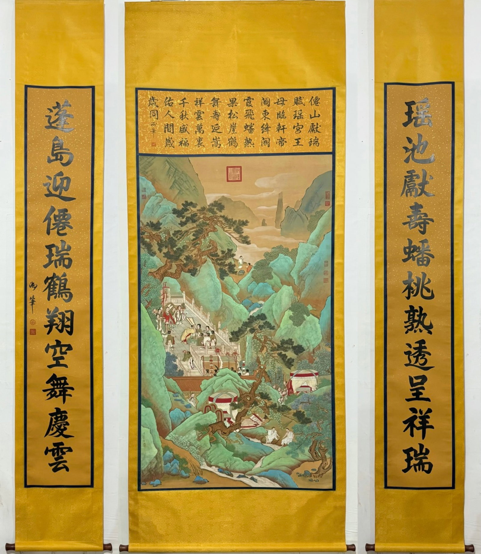 A Set of Chinese Vertical Scroll Ink Painting of Landscape and Figure on Silk: A Set of Chinese Vertical Scroll Ink Painting of Landscape and Figure on Silk,Chou Ying,Size:(entirety)44.1inx110.2in,(Without frame)39.4inx67.7in 一套中国水墨ń