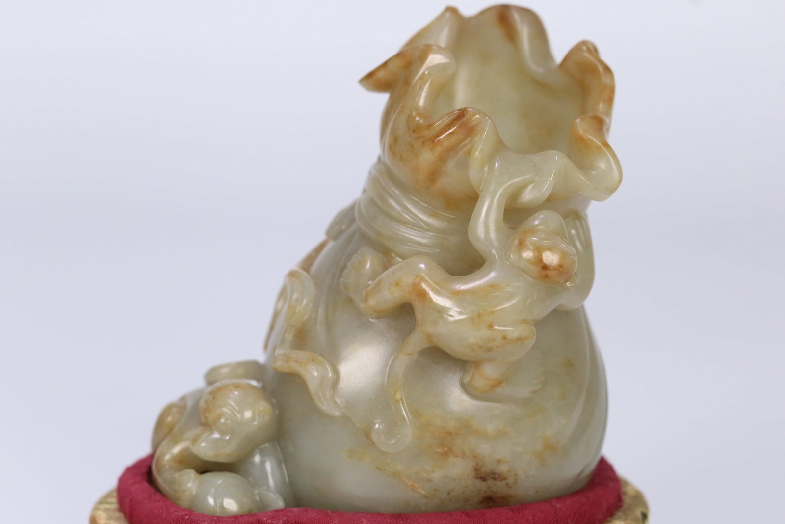 An Exquisite White Jade Monkey Pattern Vase - 2