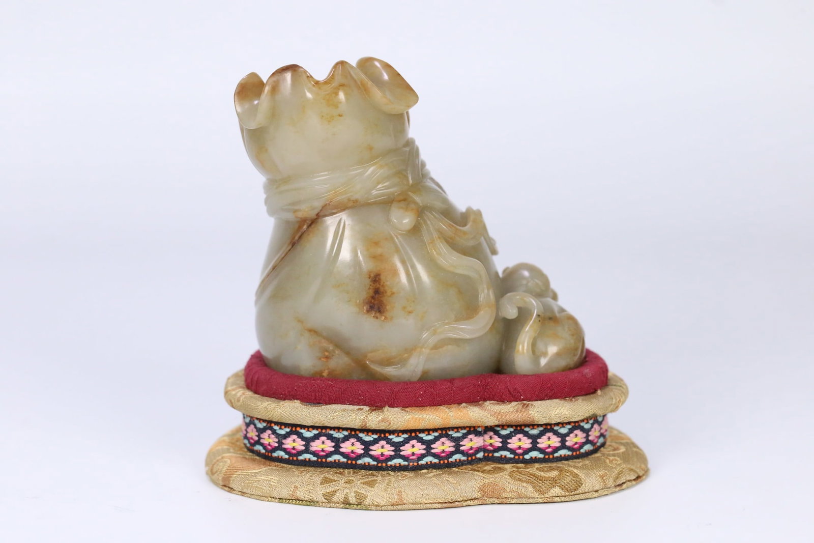 An Exquisite White Jade Monkey Pattern Vase - 4