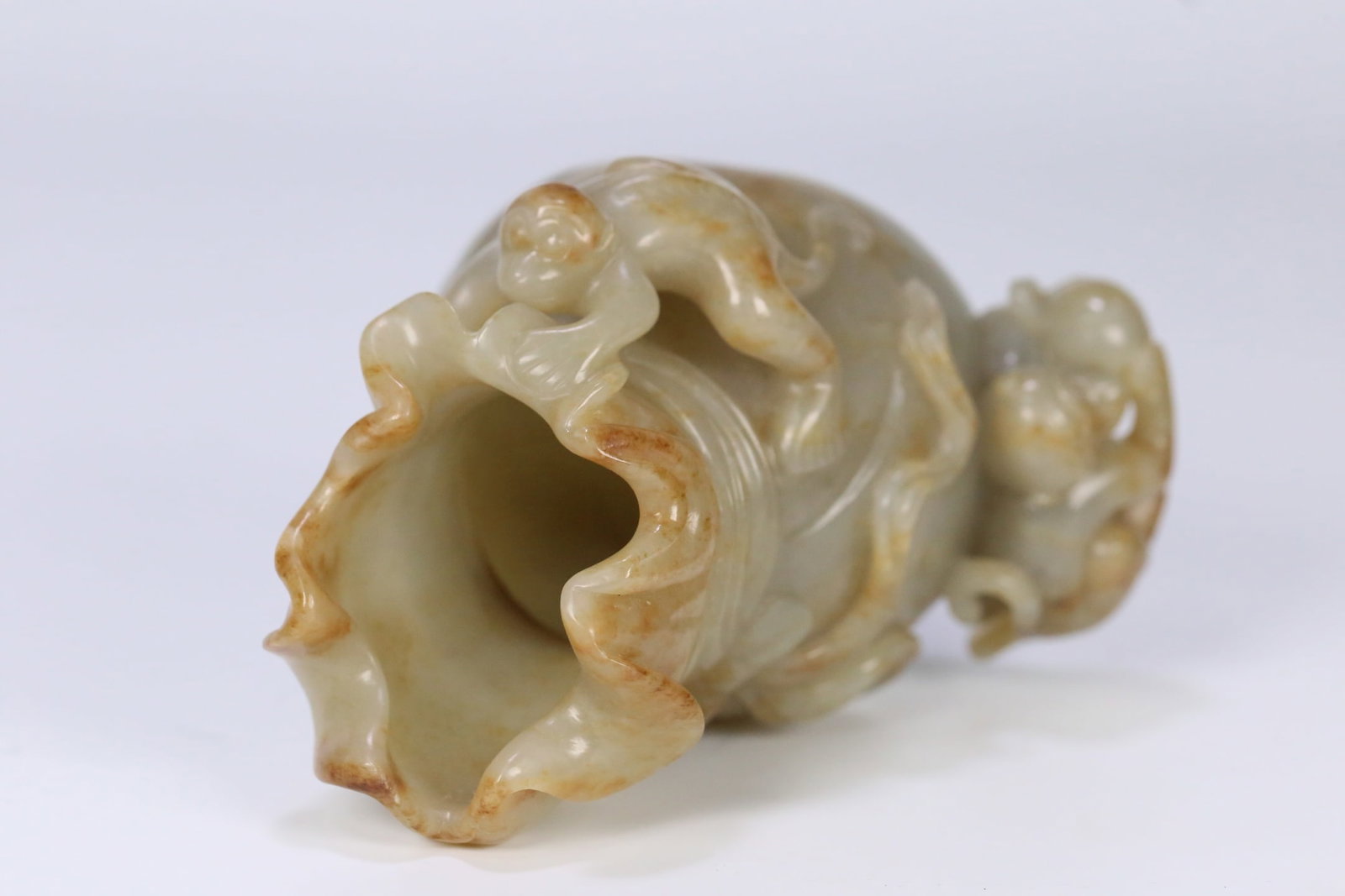 An Exquisite White Jade Monkey Pattern Vase - 7