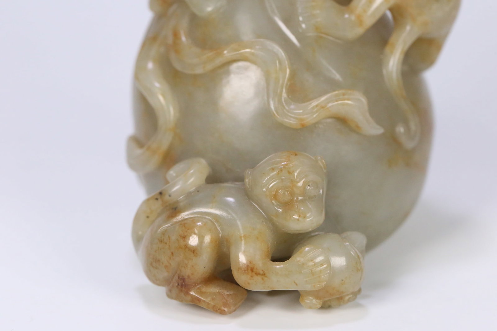 An Exquisite White Jade Monkey Pattern Vase - 8