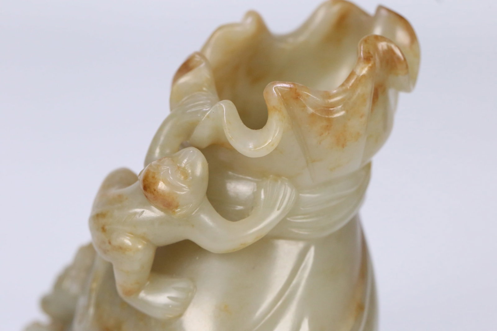 An Exquisite White Jade Monkey Pattern Vase - 9