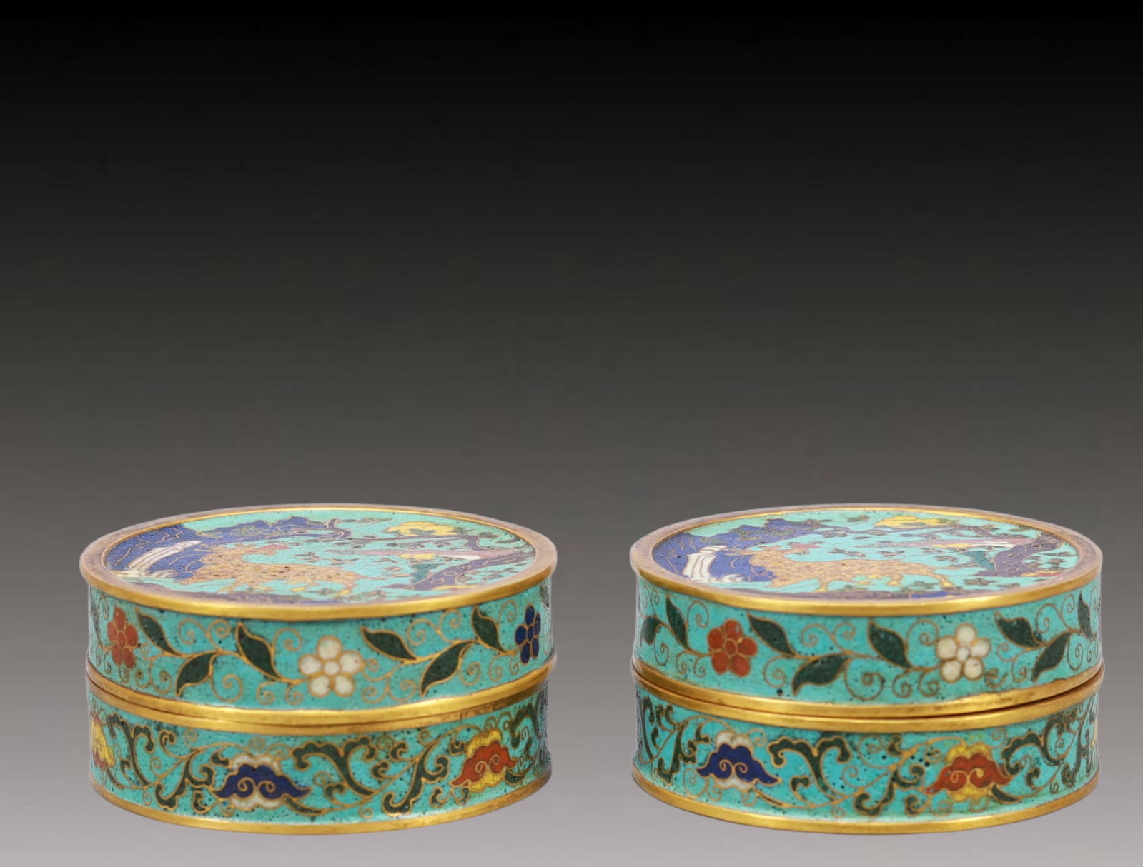 A Pair of Exquisite Cloisonne Landscape Auspicious Beast Pattern Boxes: A Pair of Exquisite Cloisonne Landscape Auspicious Beast Pattern Boxes,XuanDe Four-character Mark,Ming Dynasty, China,Size：3.3inx1.6in; Weight：600g 一对景泰൉