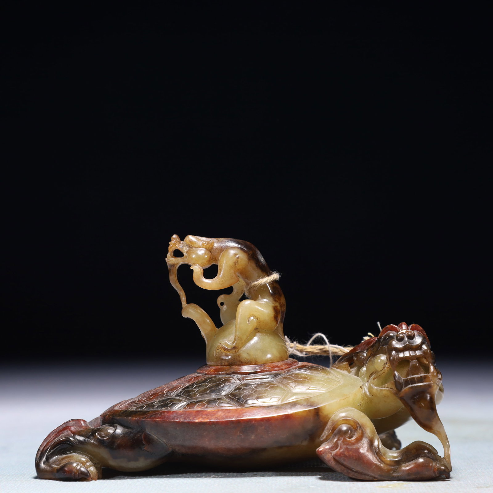 An Exquisite Archaic Jade Dragon and Turtle Ornament: An Exquisite Archaic Jade Dragon and Turtle Ornament,Ancient Time,China,Size:4.7inx3inx3.3in,Weight:368.2g 高古玉龙龟摆件,中国远古