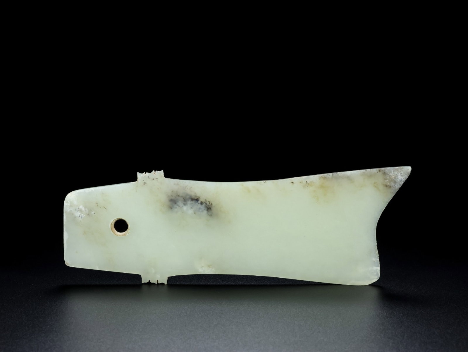An Exquisite White Jade Axe: An Exquisite White Jade Axe,Qing Dynasty,China,Size:7.5inx2.6inx0.2in,Weight:168g 白玉斧头,中国清代